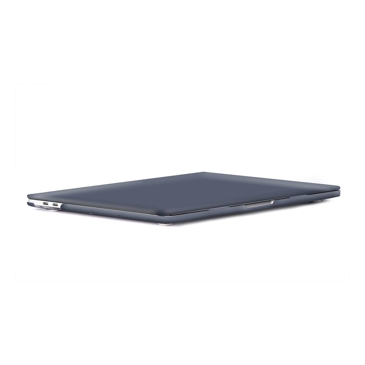 Een gesloten, donkergrijze laptop op een witte achtergrond. De laptop staat in een zijhoek.