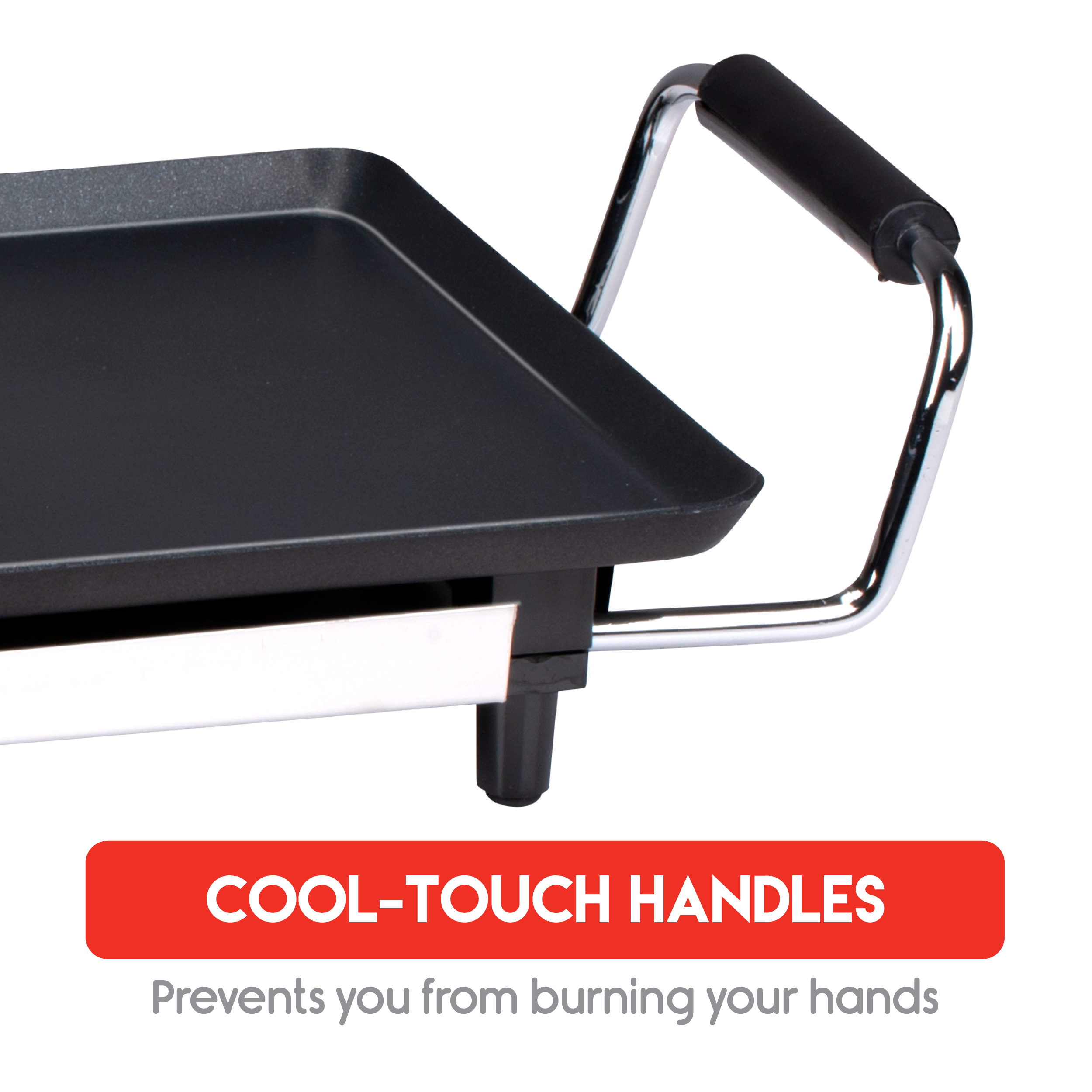 Nahaufnahme einer schwarzen Grillplatte mit silbernem Griff. Text: COOL-TOUCH-GRIFFE. Verhindert Verbrennungen.