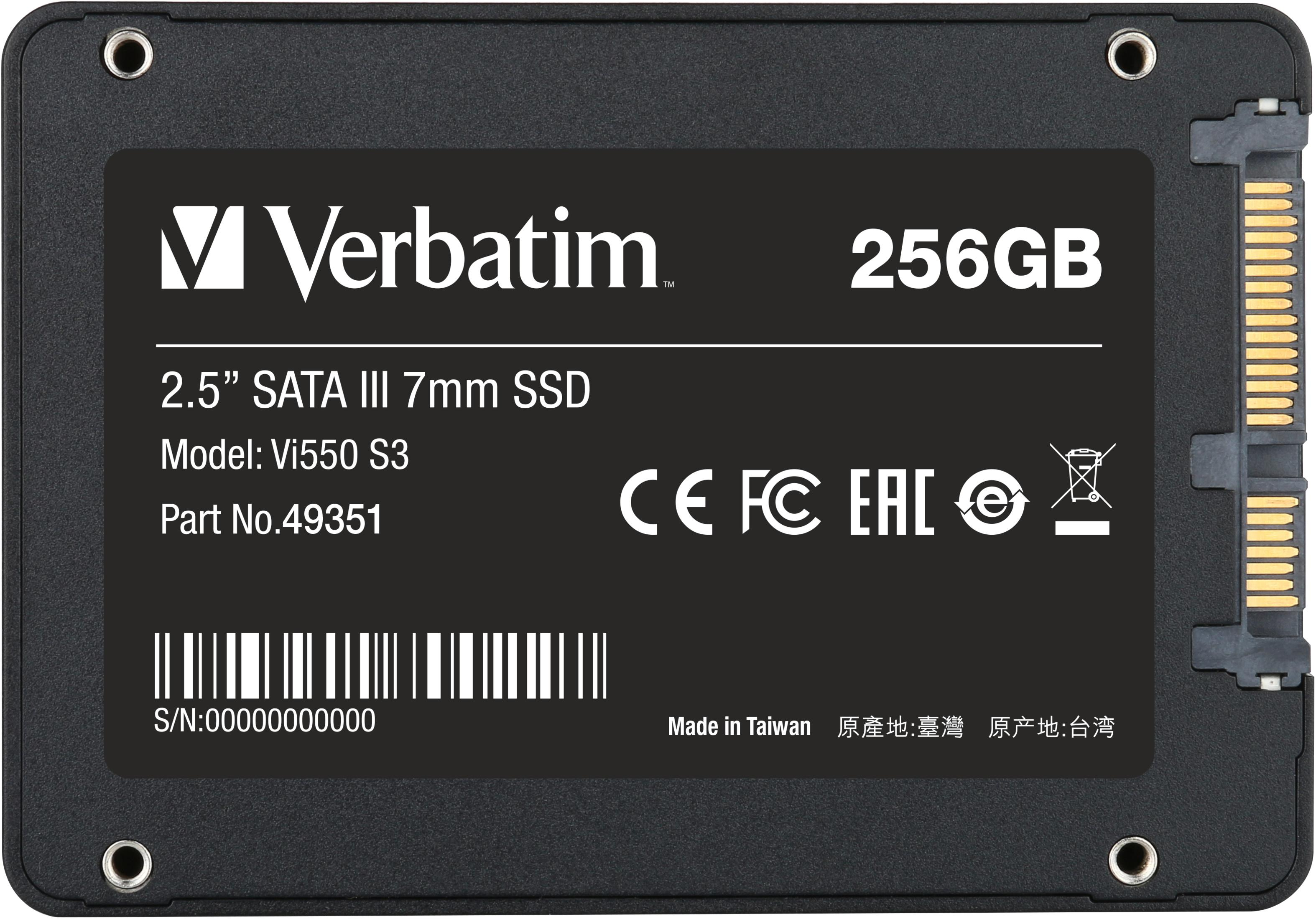 Czarny dysk SSD z białym tekstem. Marka to Verbatim, o pojemności 256 GB. SATA III. Wyprodukowano na Tajwanie.