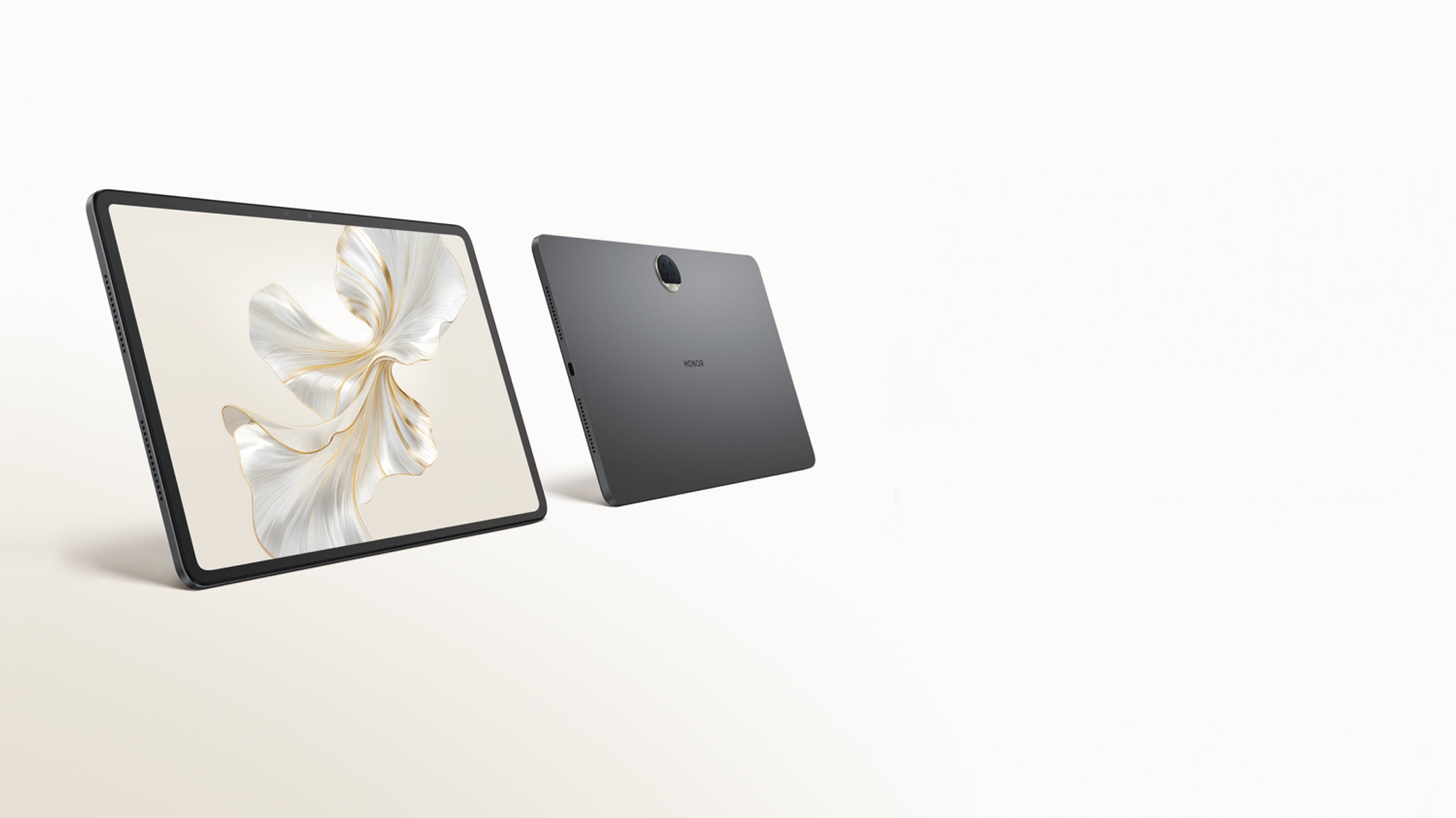 Due tablet. Uno mostra un design floreale. L'altro è grigio e mostra il marchio HONOR.