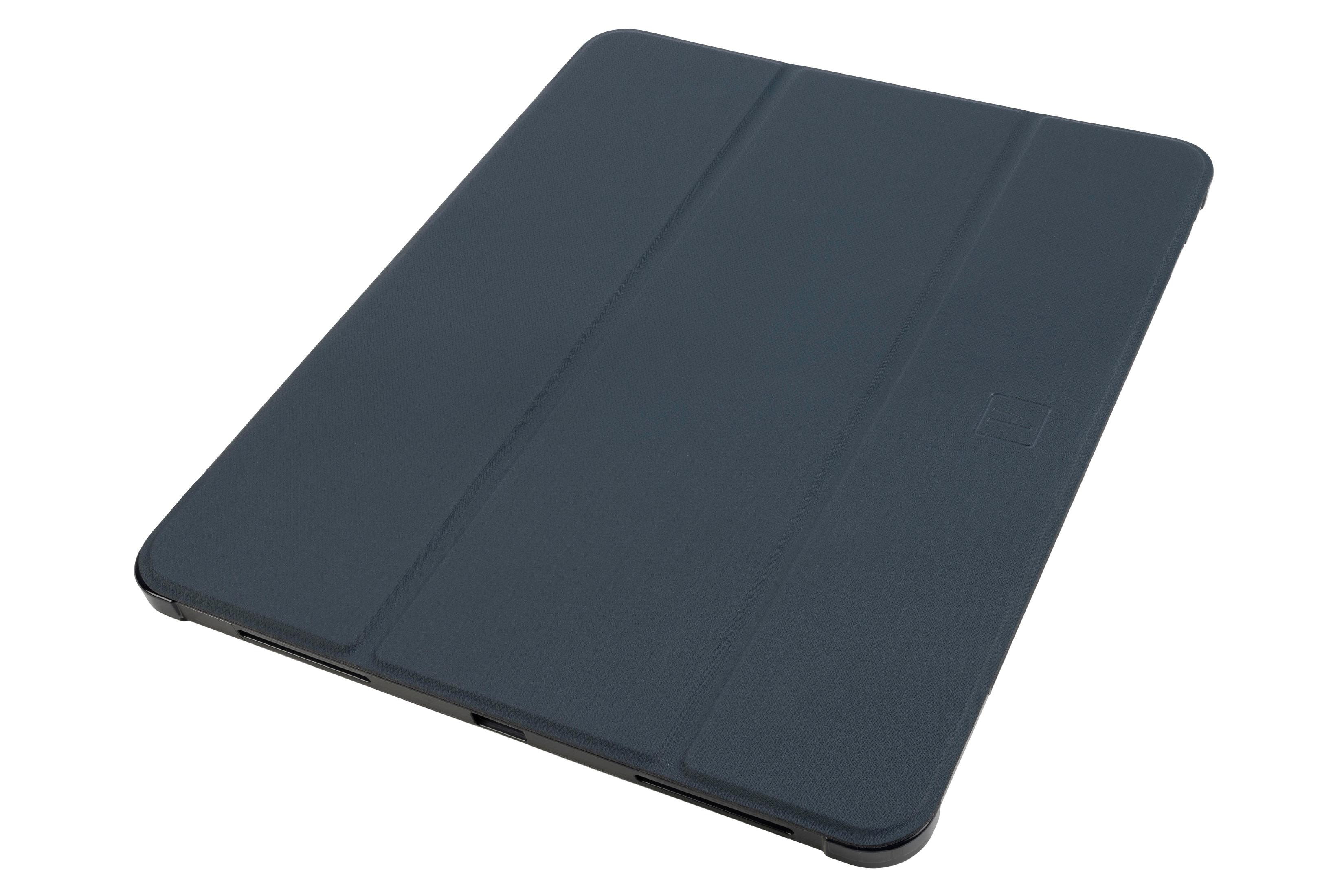 Funda de tableta azul oscuro. Cerrada, muestra tres paneles. El logotipo es visible en el lado derecho.