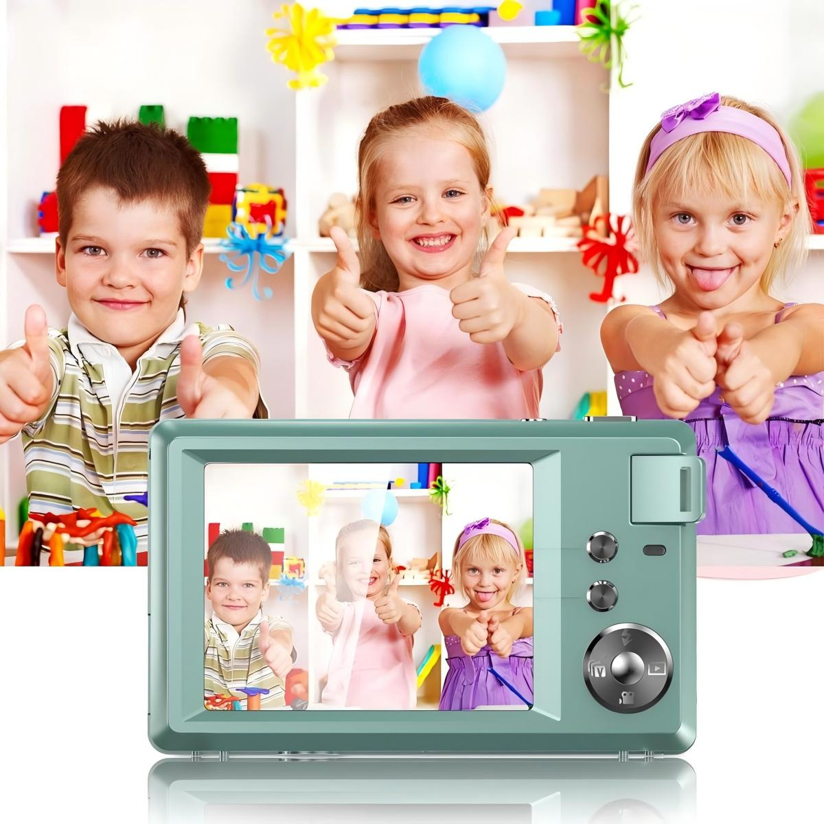Drei Kinder halten Daumen hoch, mit einer Kamera, die ein Foto von ihnen zeigt, die dasselbe tun.