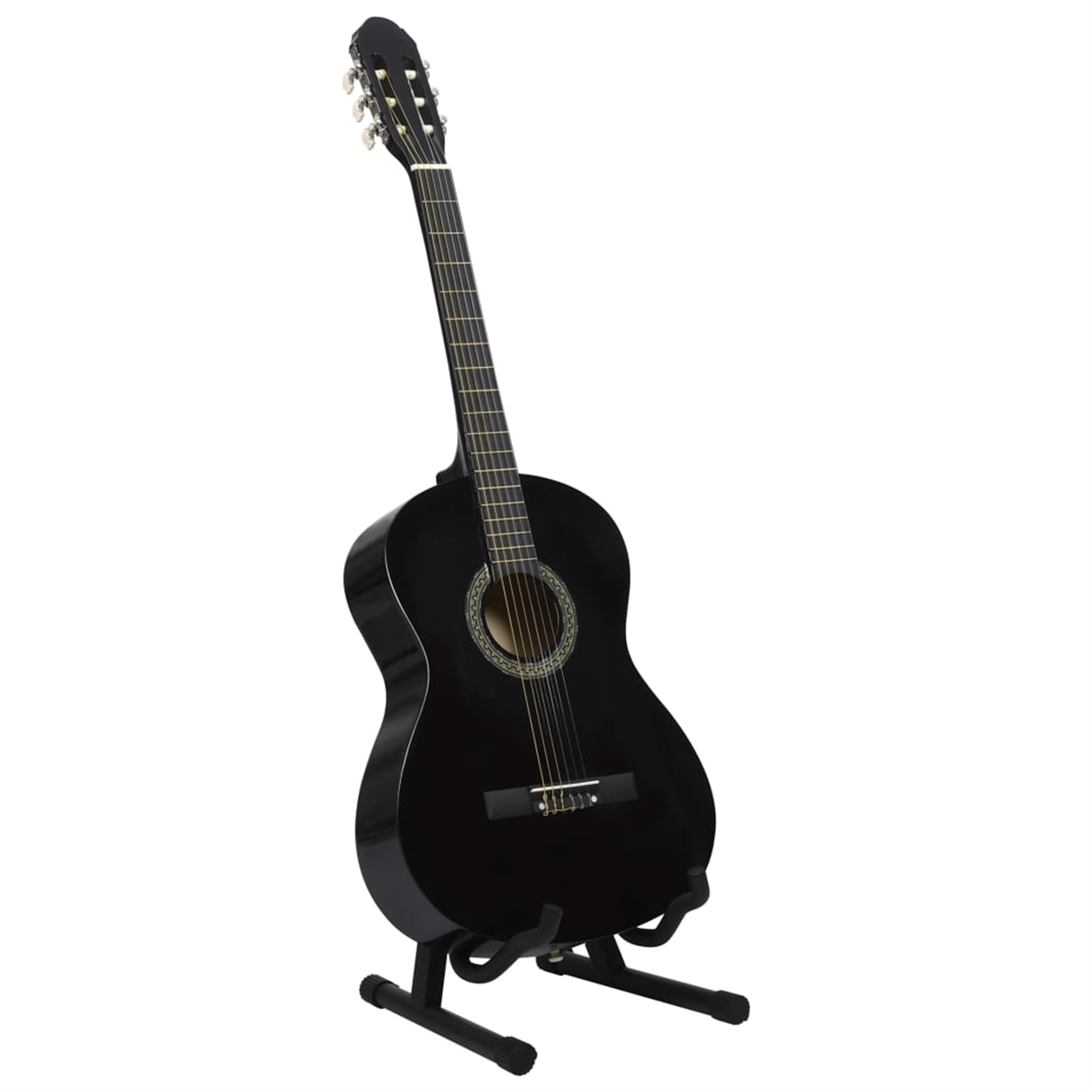 Eine schwarze Akustikgitarre steht auf einem schwarzen Ständer vor weißem Hintergrund. Die Gitarre ist leicht angewinkelt.
