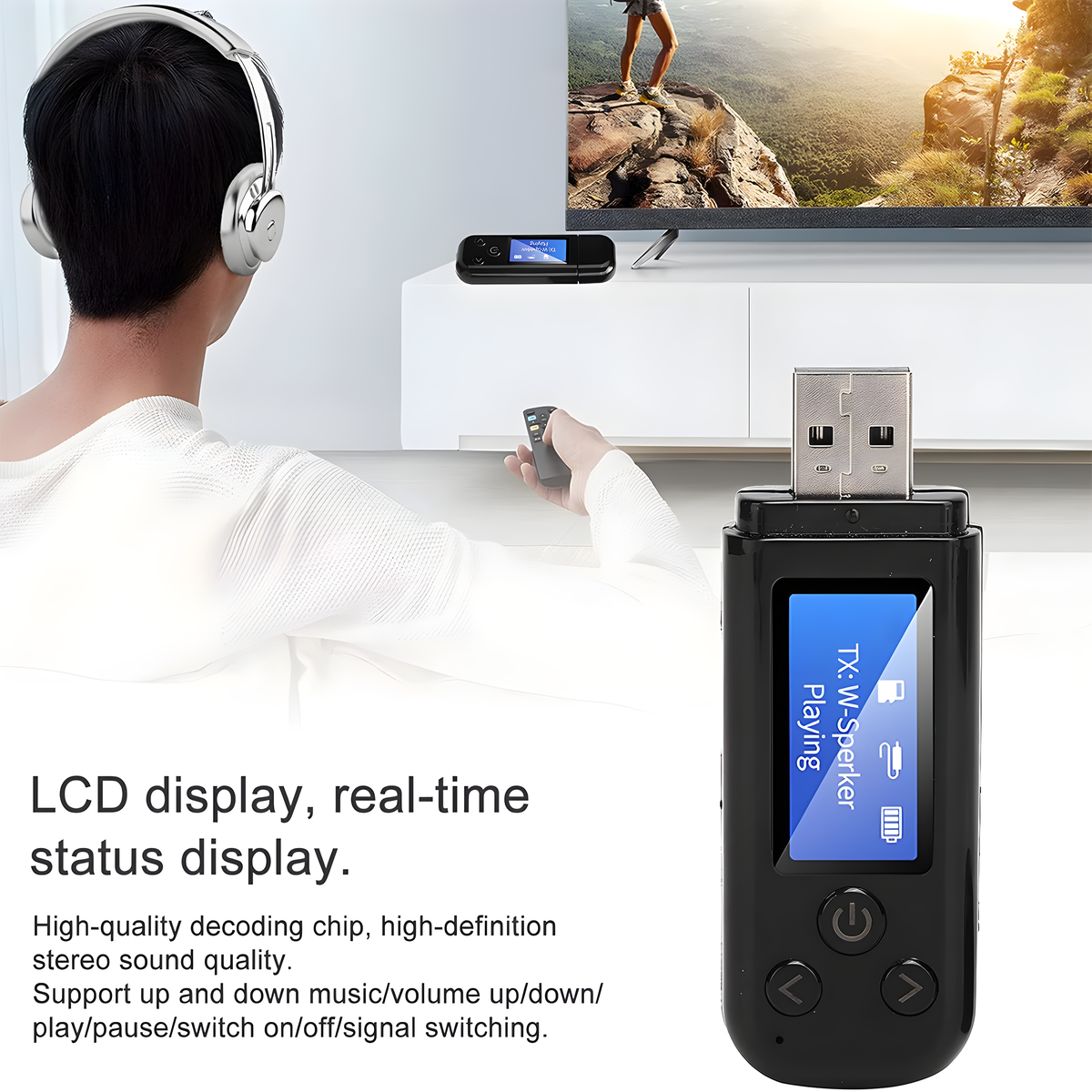 Ein schwarzes USB-Gerät mit Bildschirm, neben einem Fernseher und einer Person mit Kopfhörern.