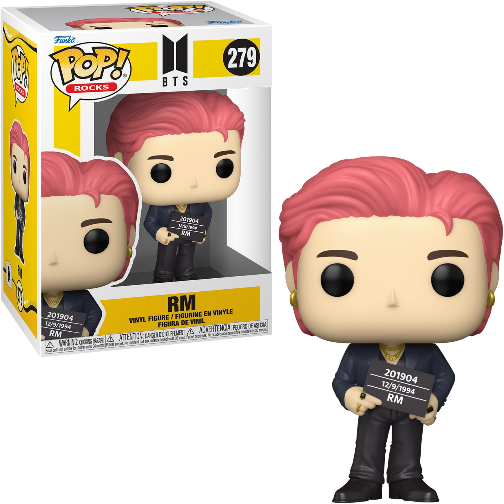 Figura RM BTS Funko Pop dentro e fuori dalla scatola. La figura tiene un cartello. Sfondo bianco.