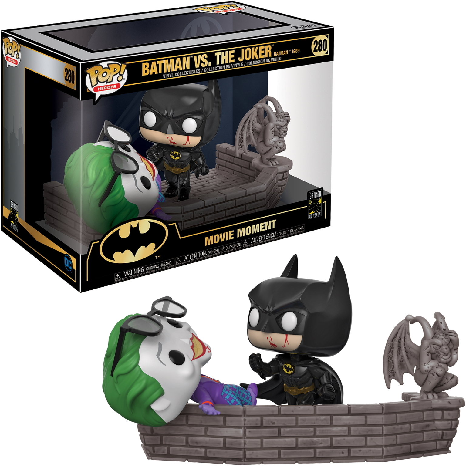 Batman- und Joker-Funko-Pop-Figuren. Batman steht, Joker liegt auf einem Sims. Box-Set im Hintergrund.