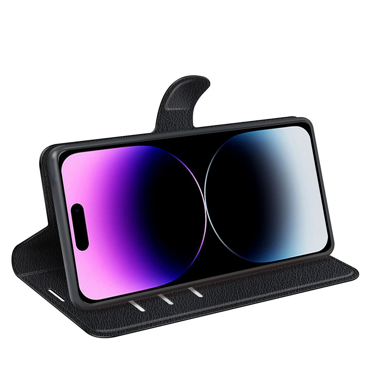 Zwarte telefoon in een zwarte leren hoes. Het telefoonscherm staat aan. De hoes heeft een standfunctie.