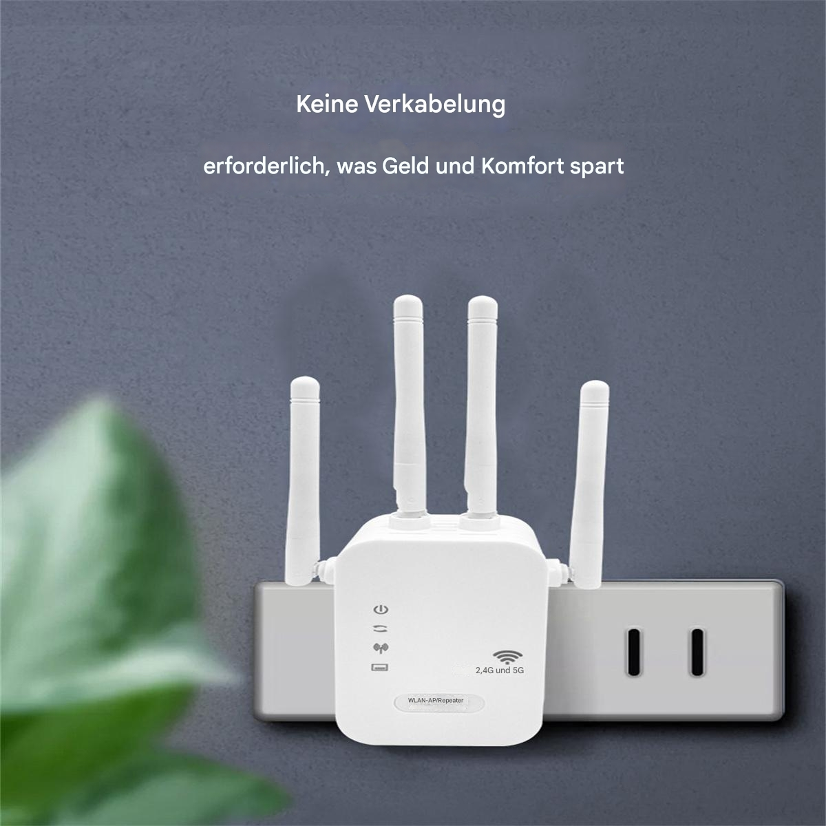 Weißer drahtloser WLAN-Repeater, der in die Wand gesteckt wird, mit vier Antennen, Text oben: Keine Verkabelung.