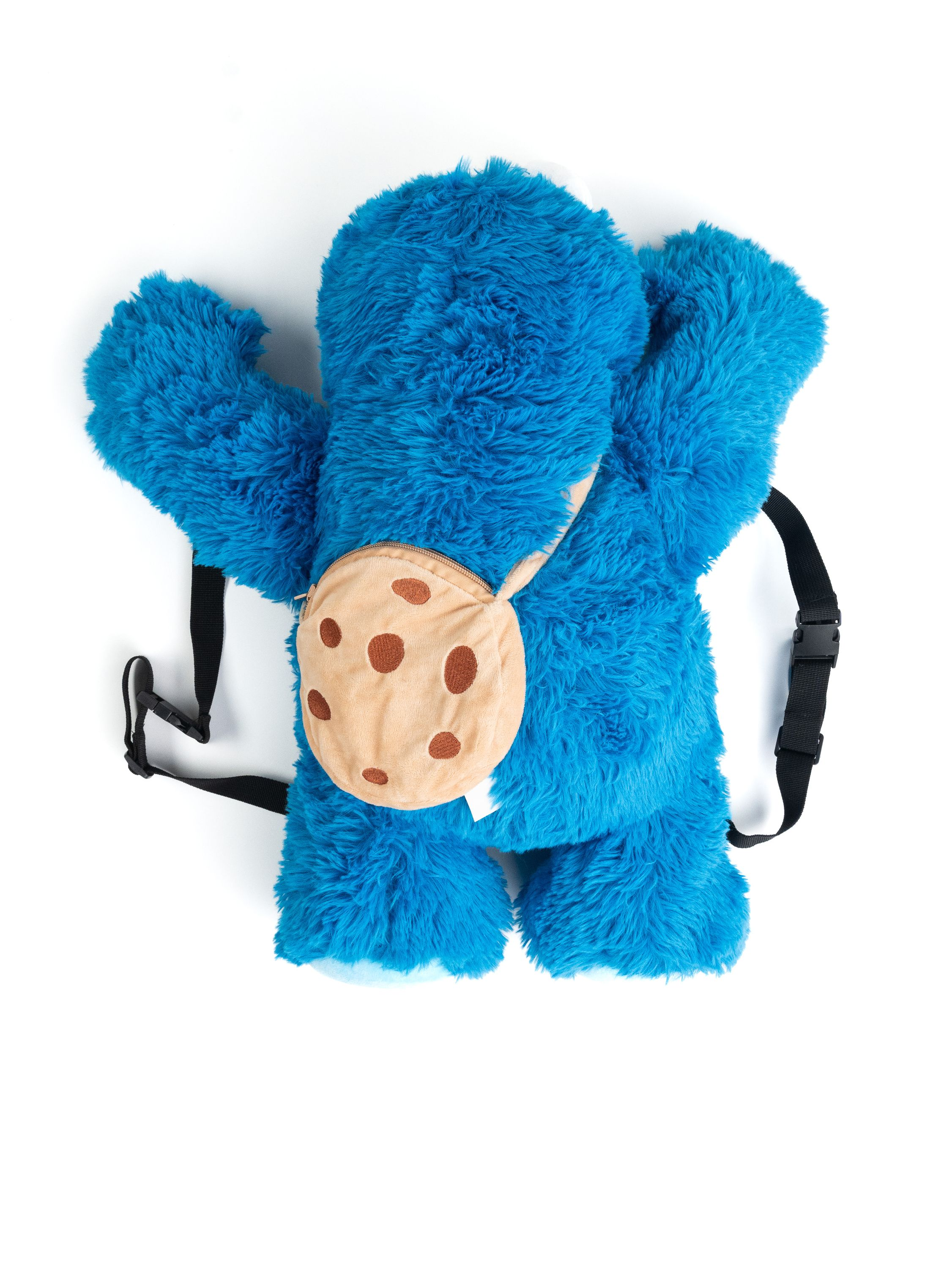 Krümelmonster-Plüschrucksack, liegend auf Weiß. Zeigt Rücken, Kekstasche und Träger.