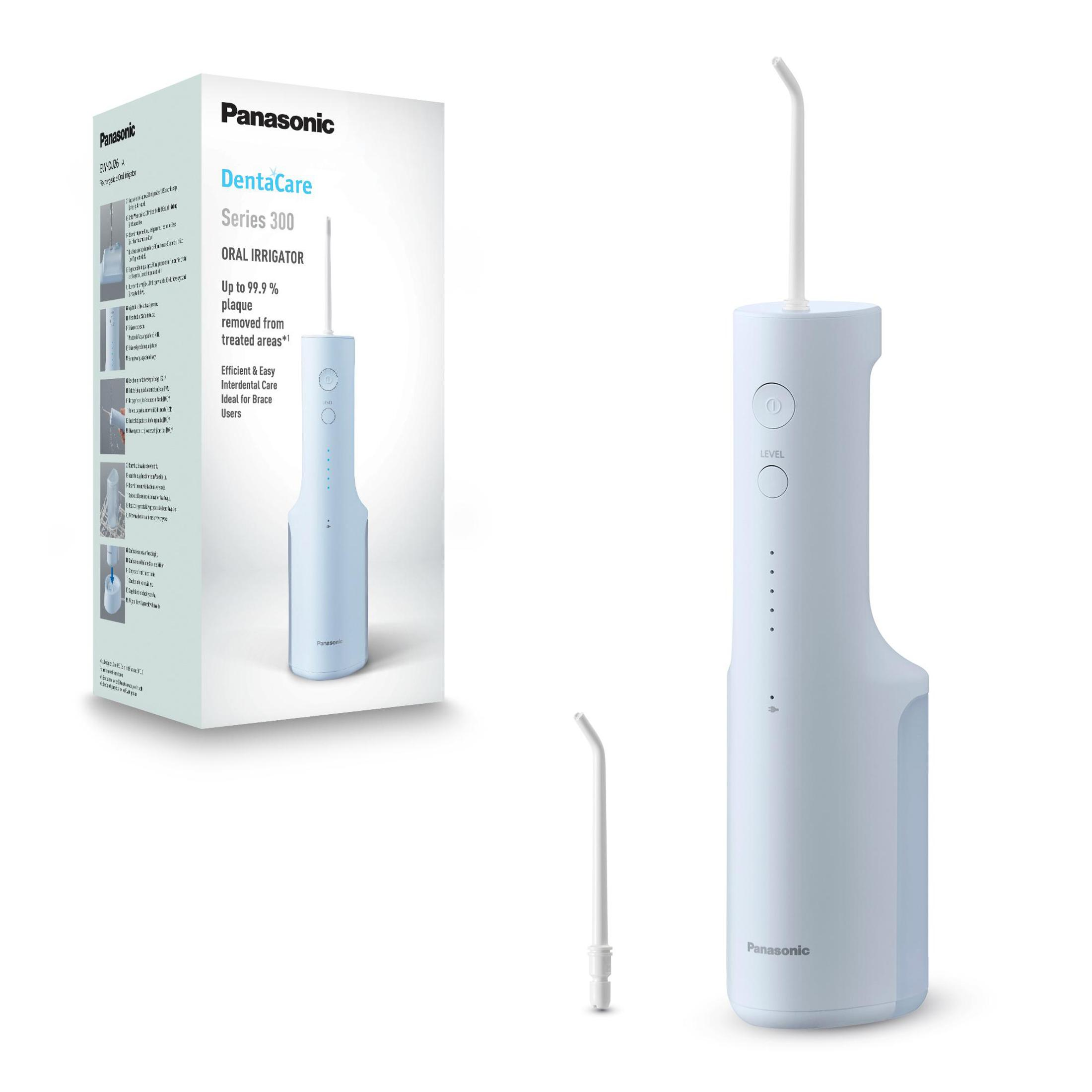 Un irrigateur buccal DentaCare avec boîte, accessoires et fond blanc.
