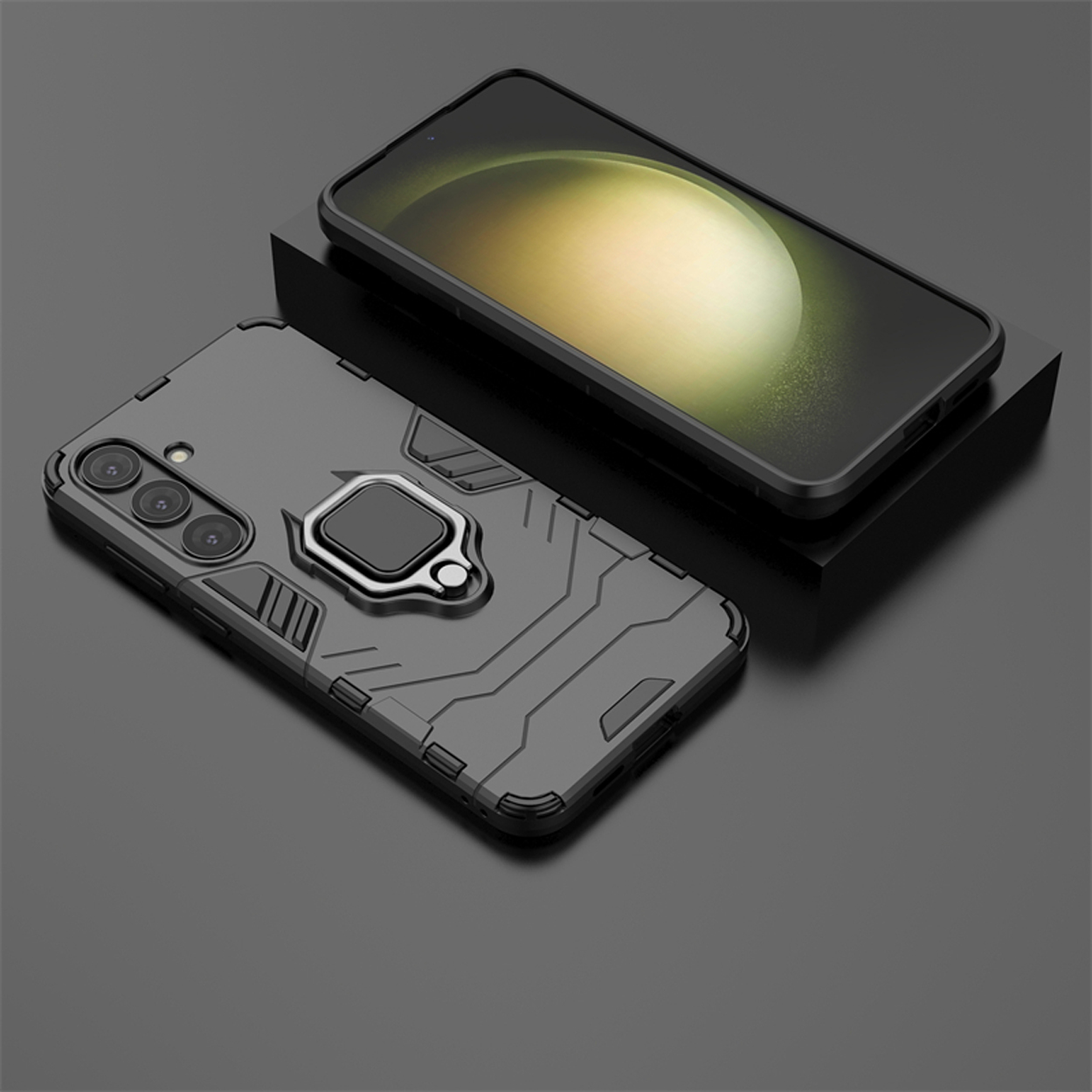 Coque de téléphone grise avec anneau sur une surface noire. Un autre téléphone repose dessus.