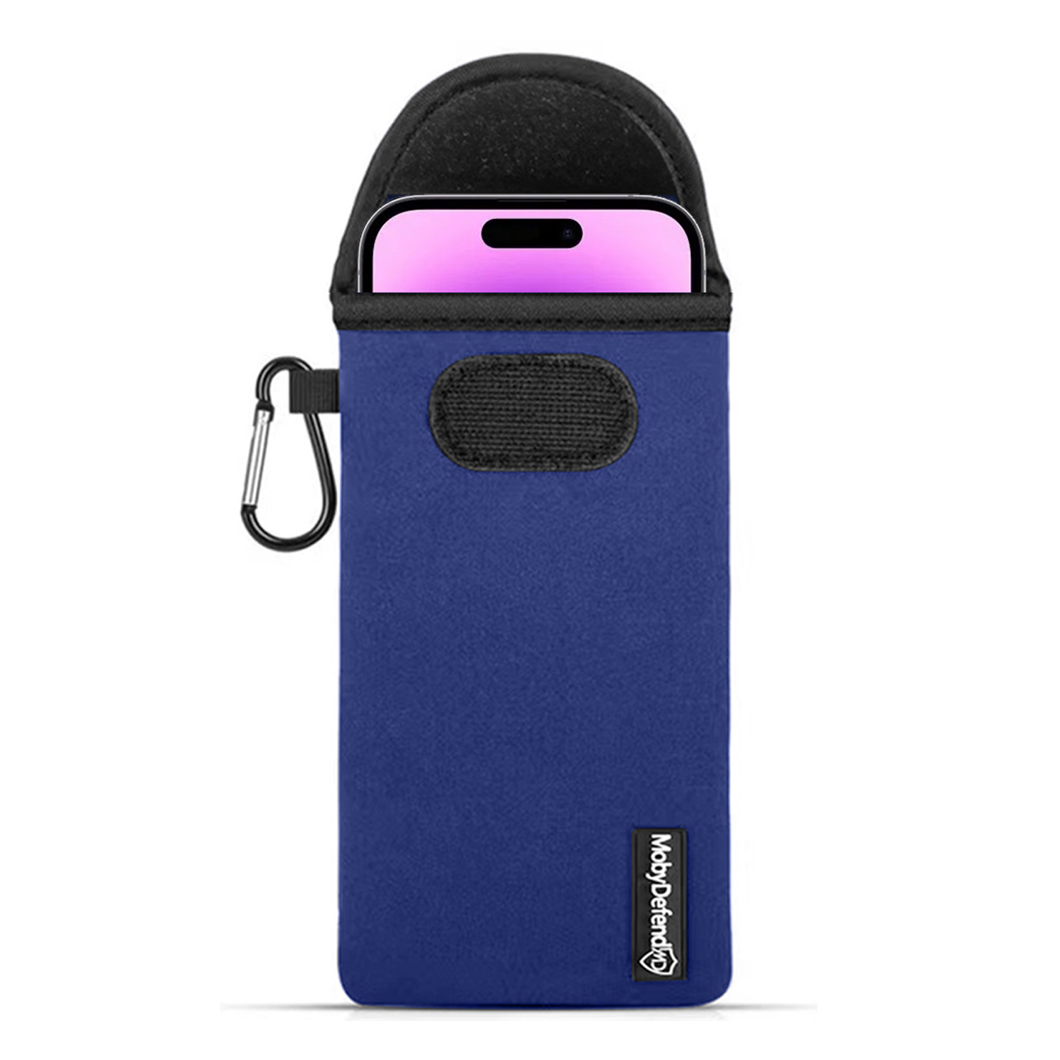 Étui de téléphone bleu avec téléphone à l'intérieur. L'étui a un mousqueton. Le téléphone est rose.
