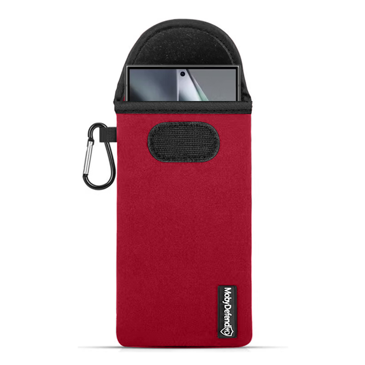 Une pochette de téléphone rouge avec un bord noir, un clip noir et le téléphone à l'intérieur.
