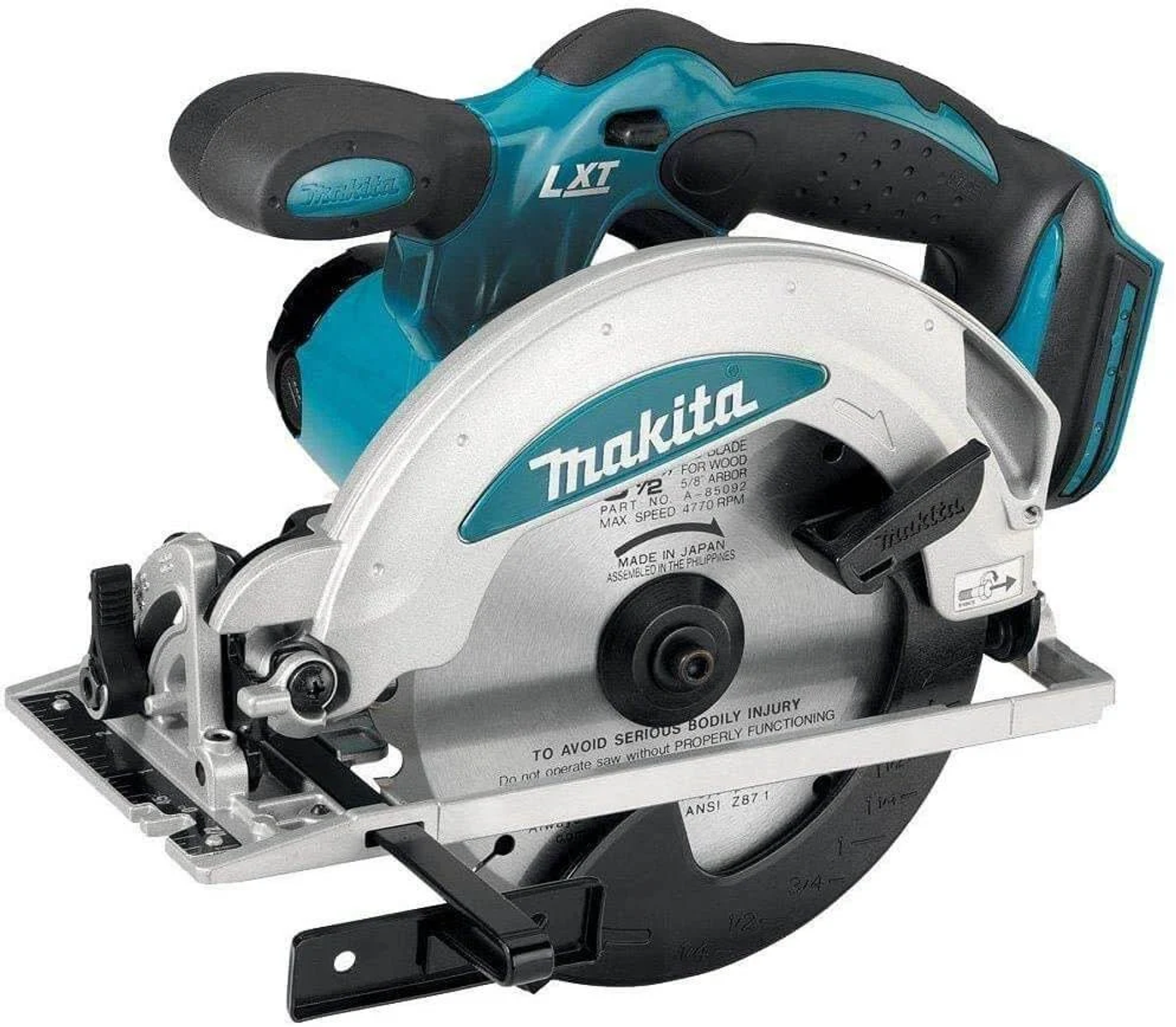 Makita cirkelzaag. De zaag is turquoise en zilverkleurig met het merk en model erop.