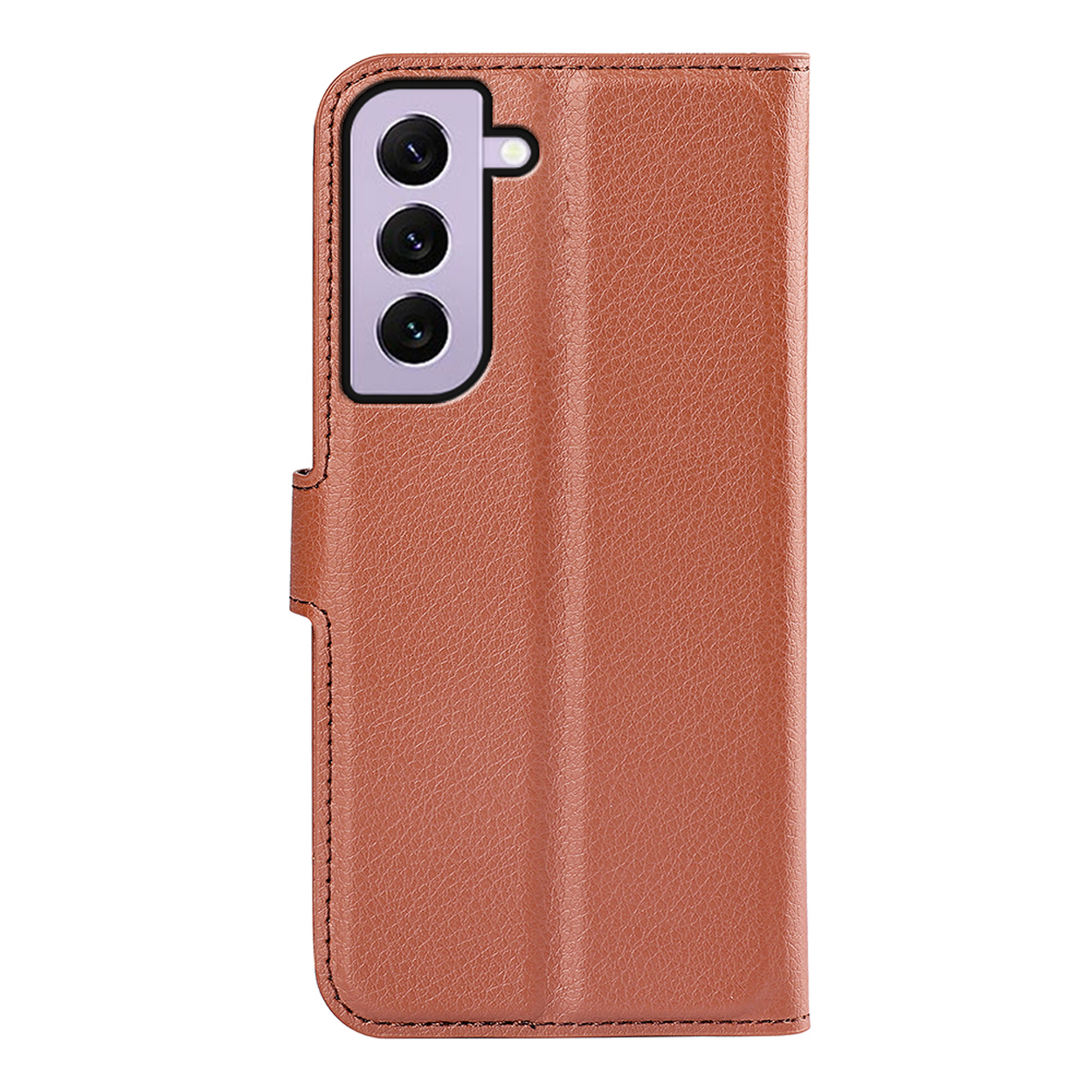 Étui de téléphone en cuir marron, fermé. La découpe de l'appareil photo est visible. L'étui est fermé par un fermoir magnétique.