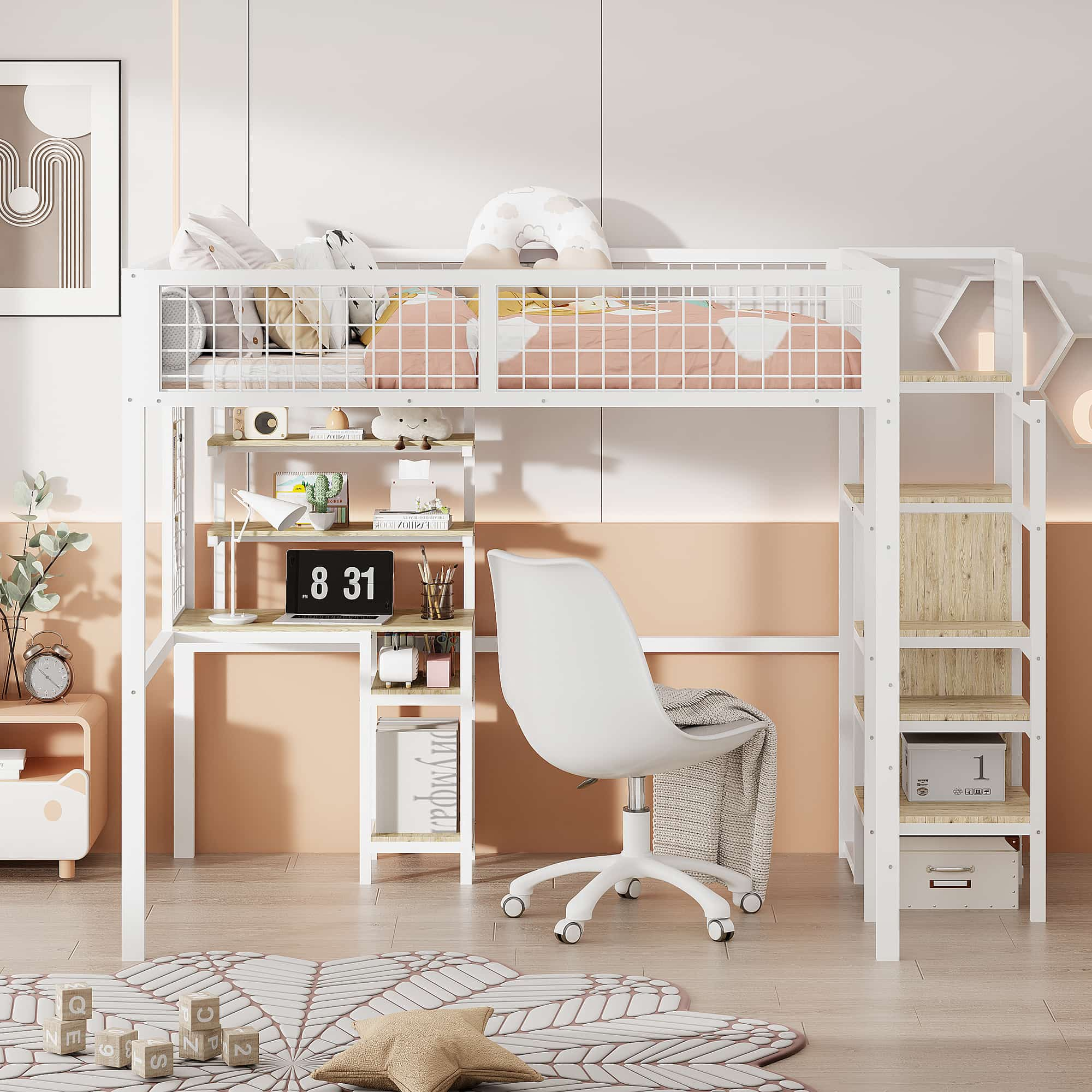 Hochbett mit Schreibtisch, Regalen und Stuhl. Das Bett ist weiß, der Schreibtisch Holz, der Stuhl weiß.