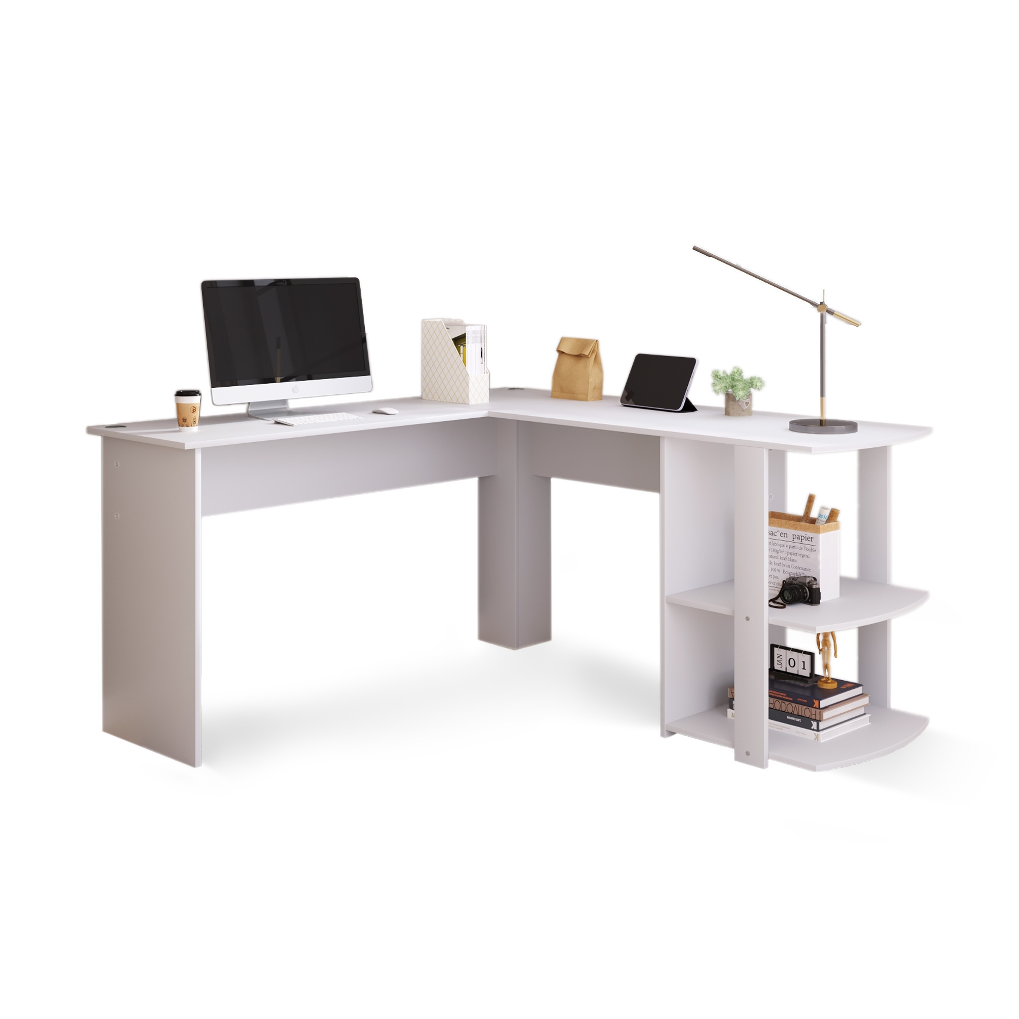 Ein weißer L-förmiger Schreibtisch mit Monitor, Lampe und Ablagen. Ein modernes Büro-Setup.