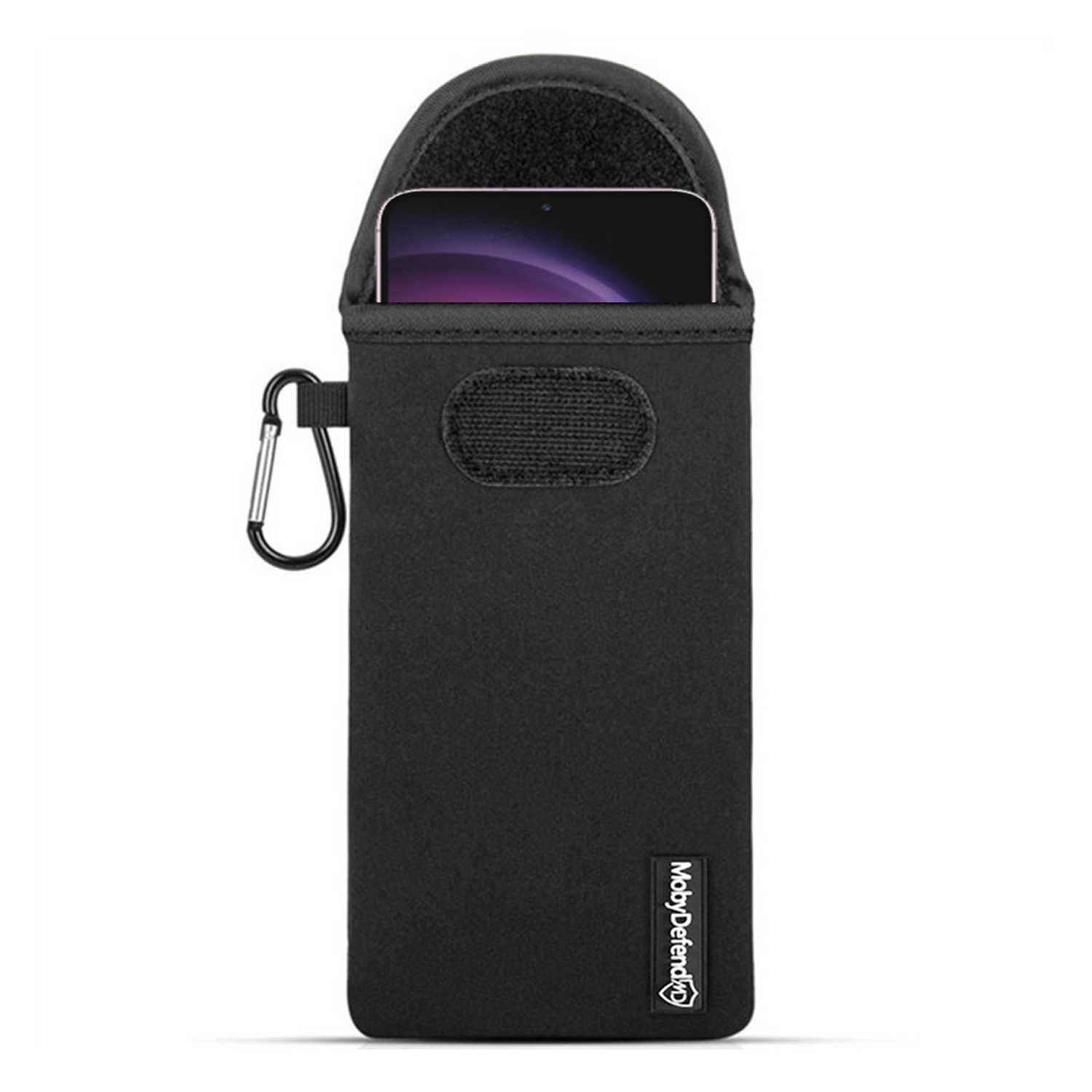 Zwarte telefoonhoes, telefoon erin. Zwarte telefoonhoes, witte achtergrond, met een haak.