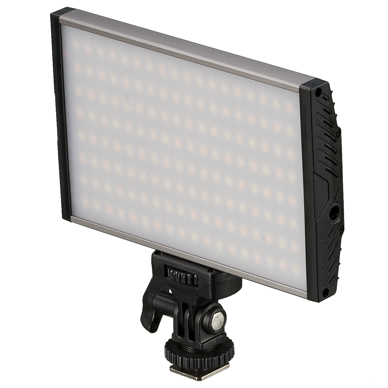 Luz de video LED rectangular con marco plateado sobre soporte negro.