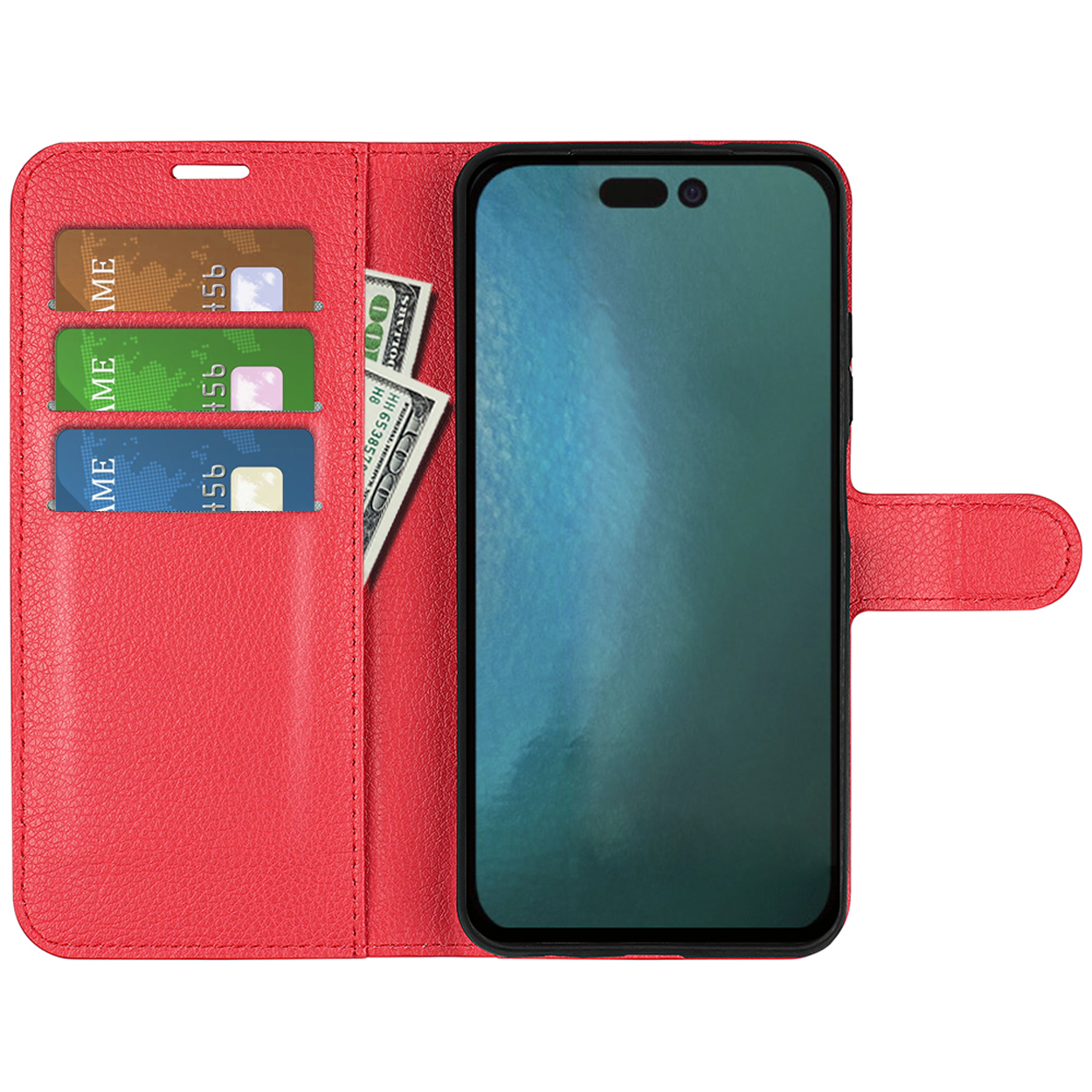 Rode telefoonhoes met telefoon erin, kaarten en geld. Witte achtergrond.