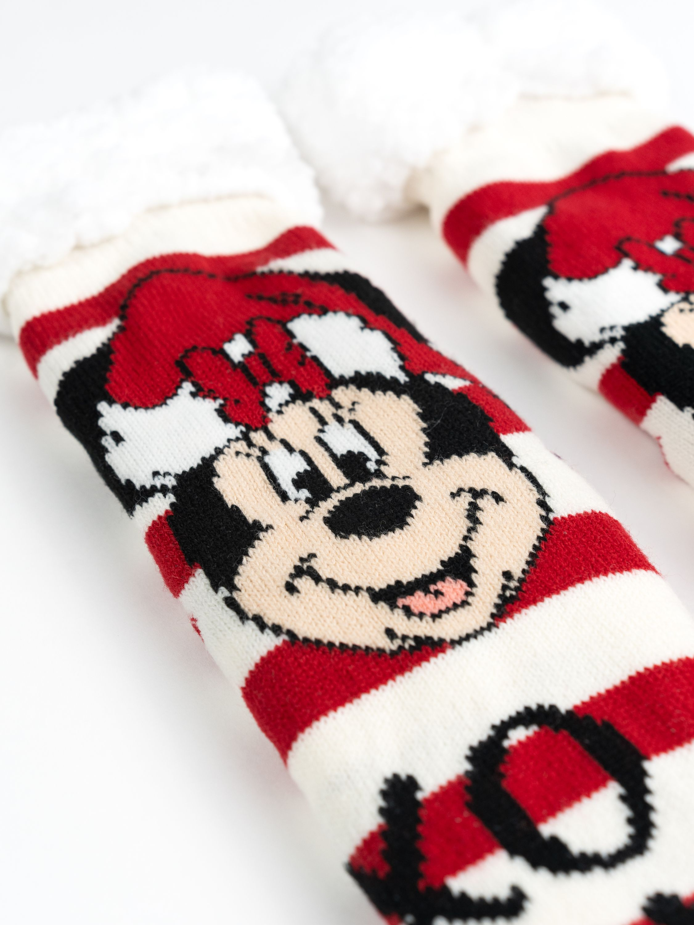 Sockenpaar mit Minnie Mouse-Design. Rot-weiße Streifen.