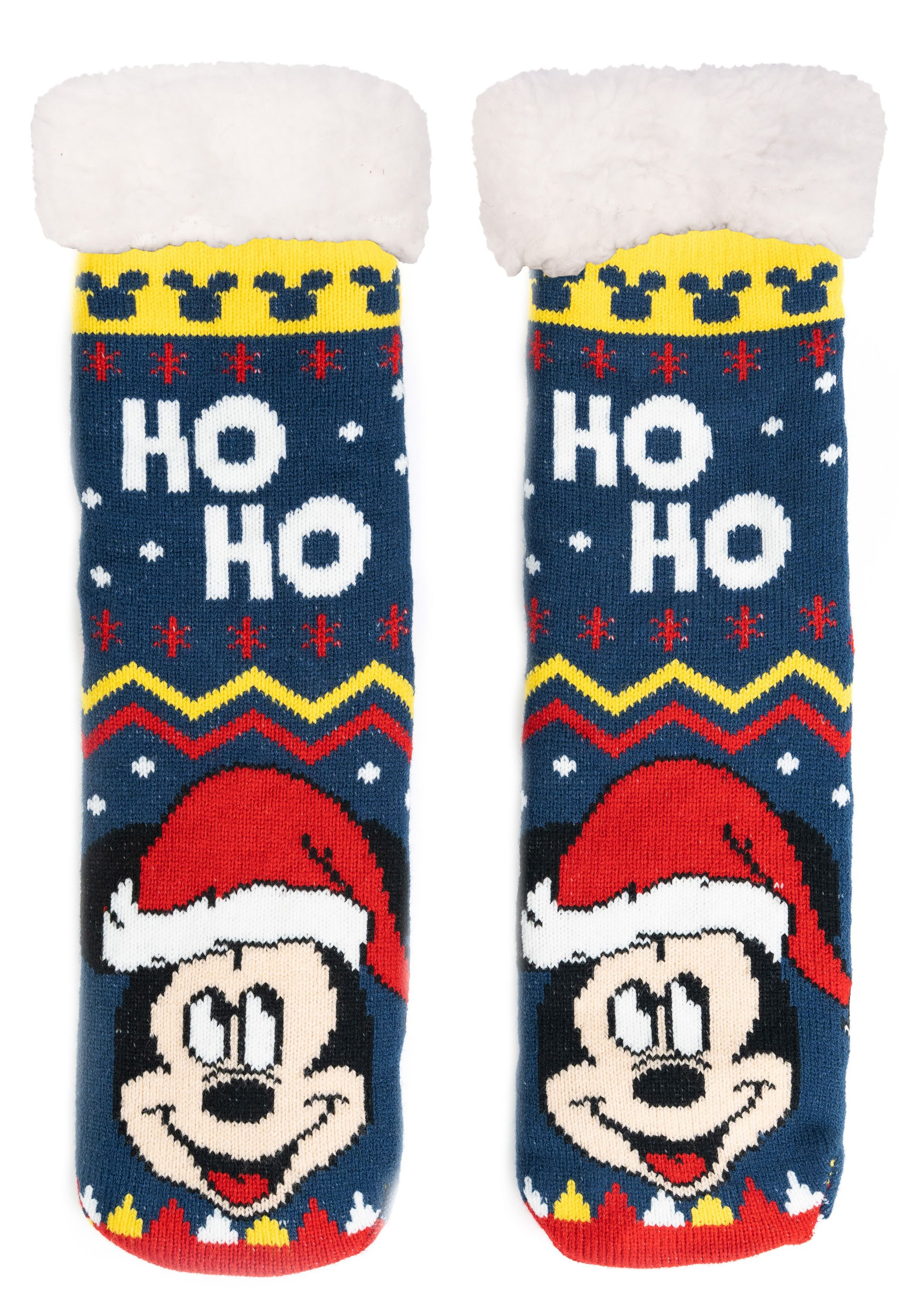 Weihnachtssocken mit Mickey-Mouse-Gesichtern und den Worten HO HO. Weiße, flauschige Oberteile.