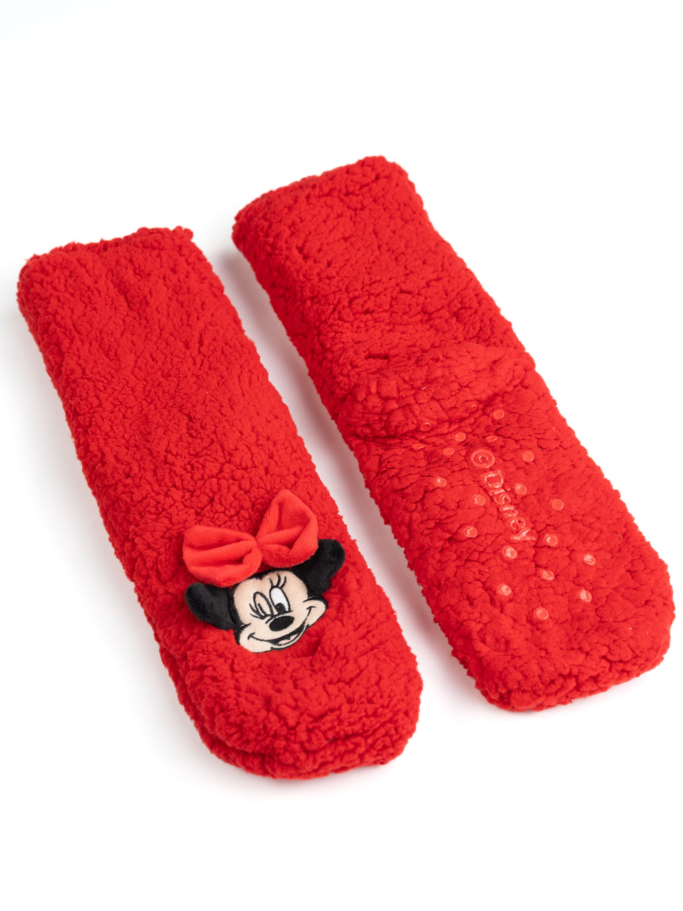 Paar rote, flauschige Socken mit Minnie Mouse-Design. Eine Socke hat ein Minnie-Applikation, die andere einen Disney-Aufdruck.
