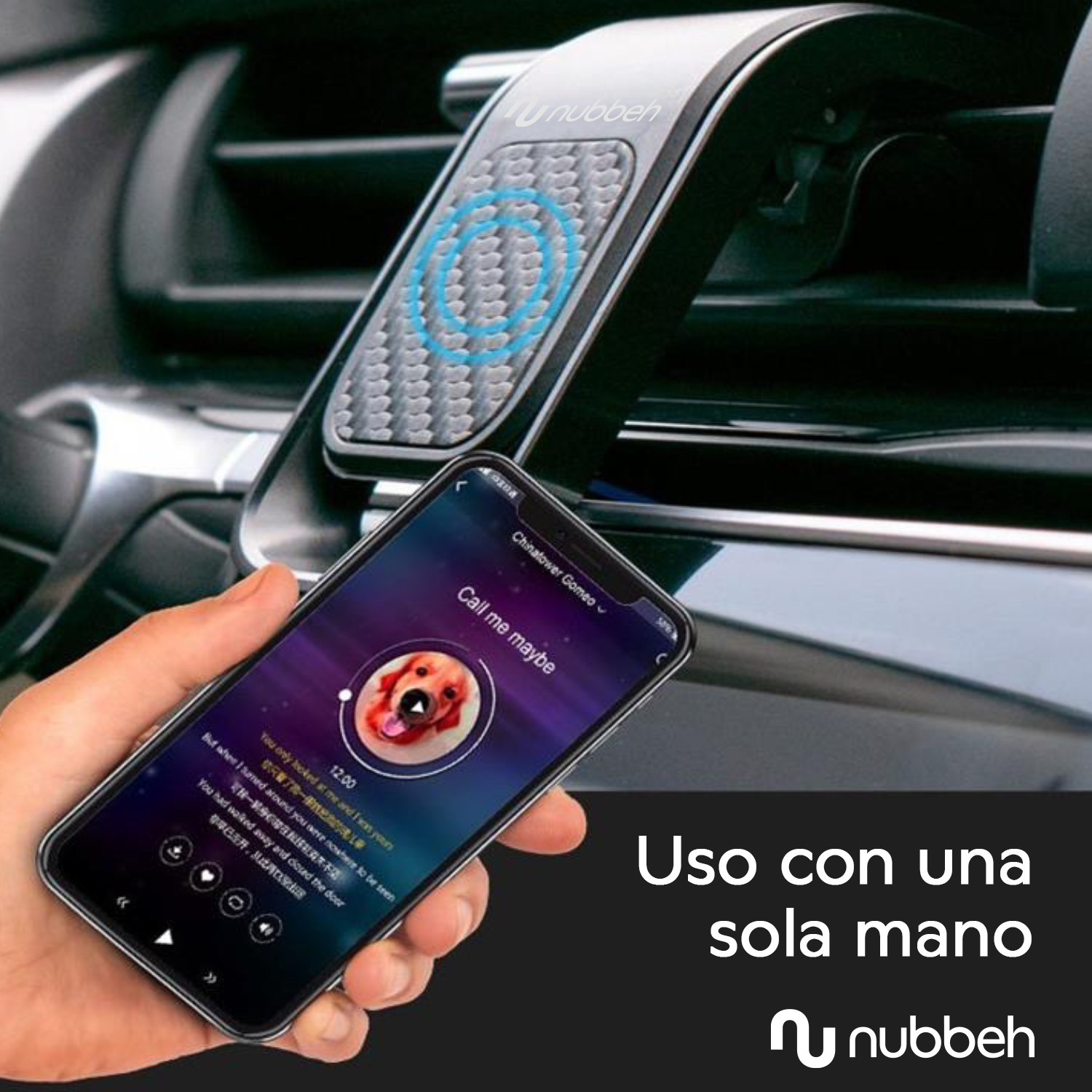 Teléfono en un soporte para teléfono de coche. La pantalla del teléfono muestra una aplicación de música y el texto: Call me maybe.