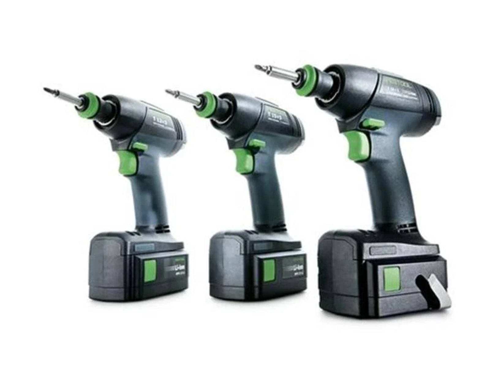 Trzy czarne i szare wiertarki Festool z zielonymi akcentami, pokazujące baterie.