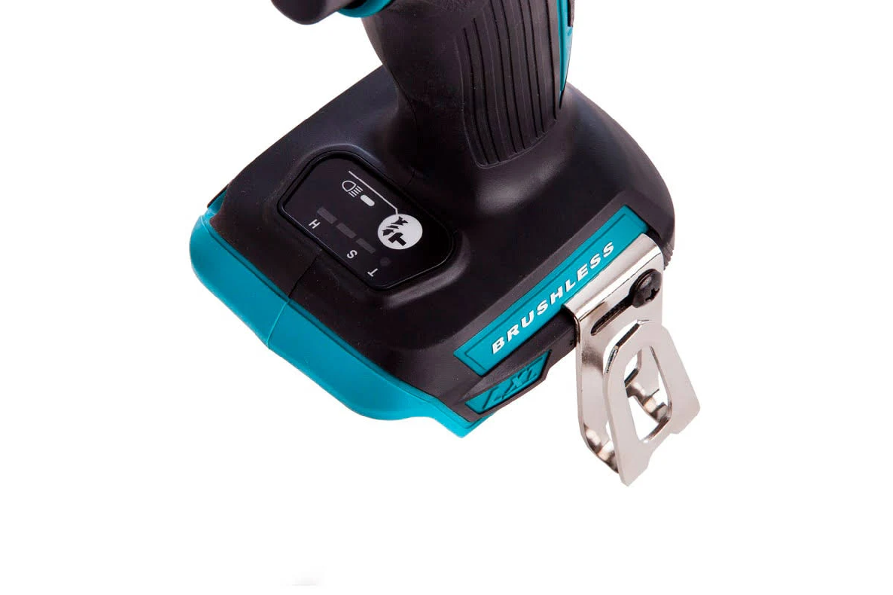 Primo piano del pannello di controllo del trapano Makita, con impostazioni e clip.