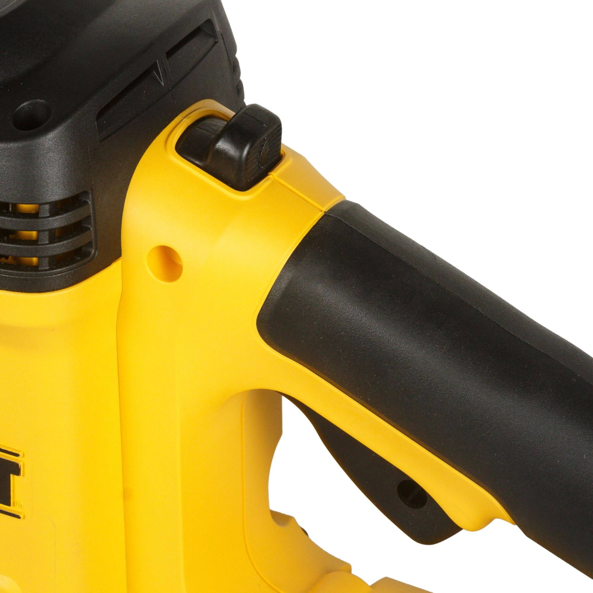 Gros plan sur une poignée d'outil électrique jaune et noire, un bouton est visible.