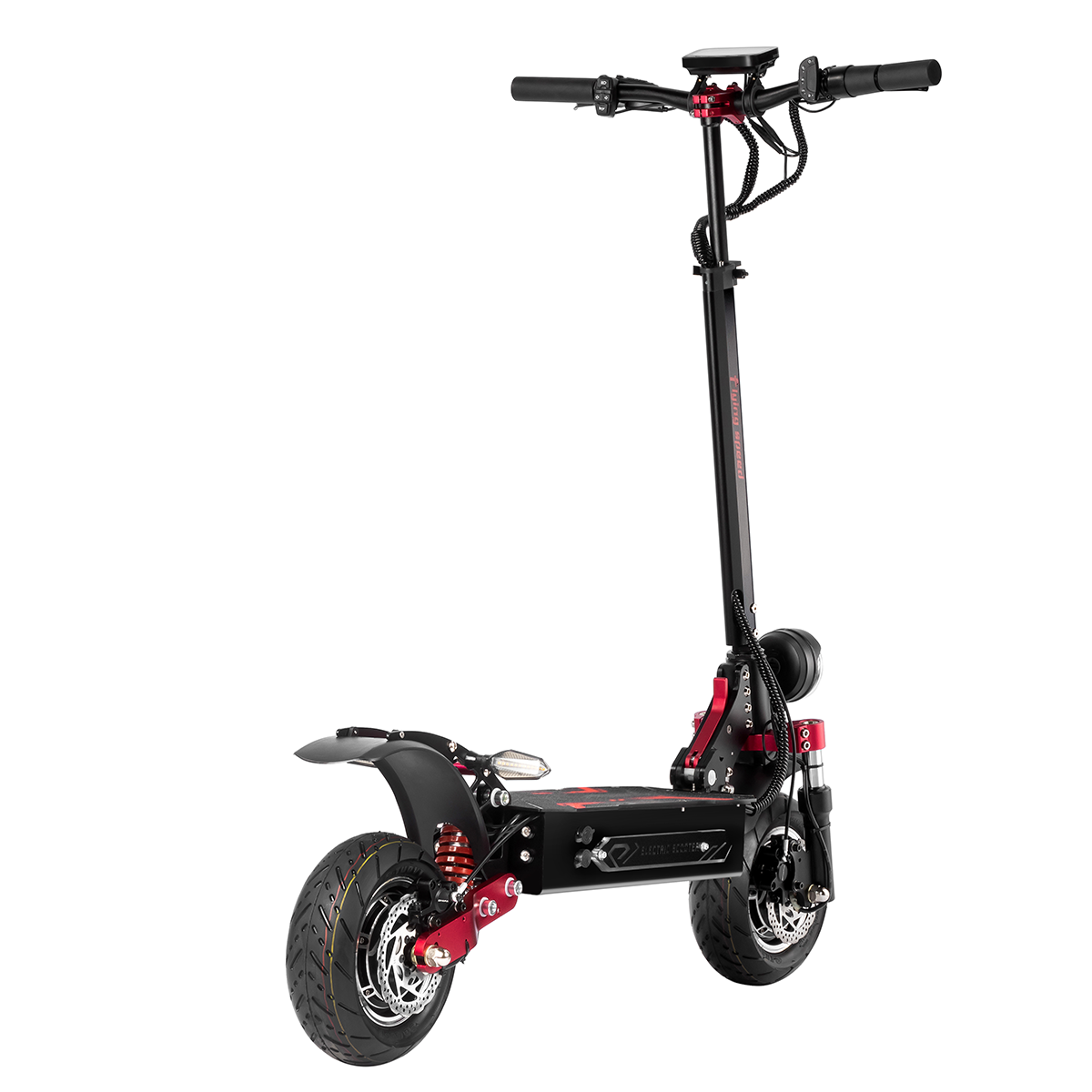Patinete eléctrico negro y rojo con suspensión y ruedas grandes, aislado sobre fondo blanco.