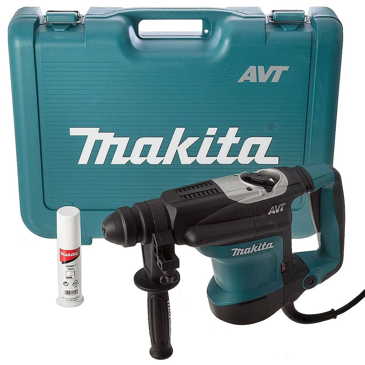 Un martillo perforador y estuche Makita de color verde azulado con una botella blanca. El taladro está sobre un fondo blanco.