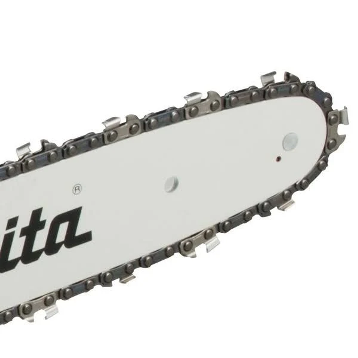 Una cuchilla de motosierra Makita. Es blanca con texto negro y tiene una cadena de eslabones metálicos alrededor del borde.
