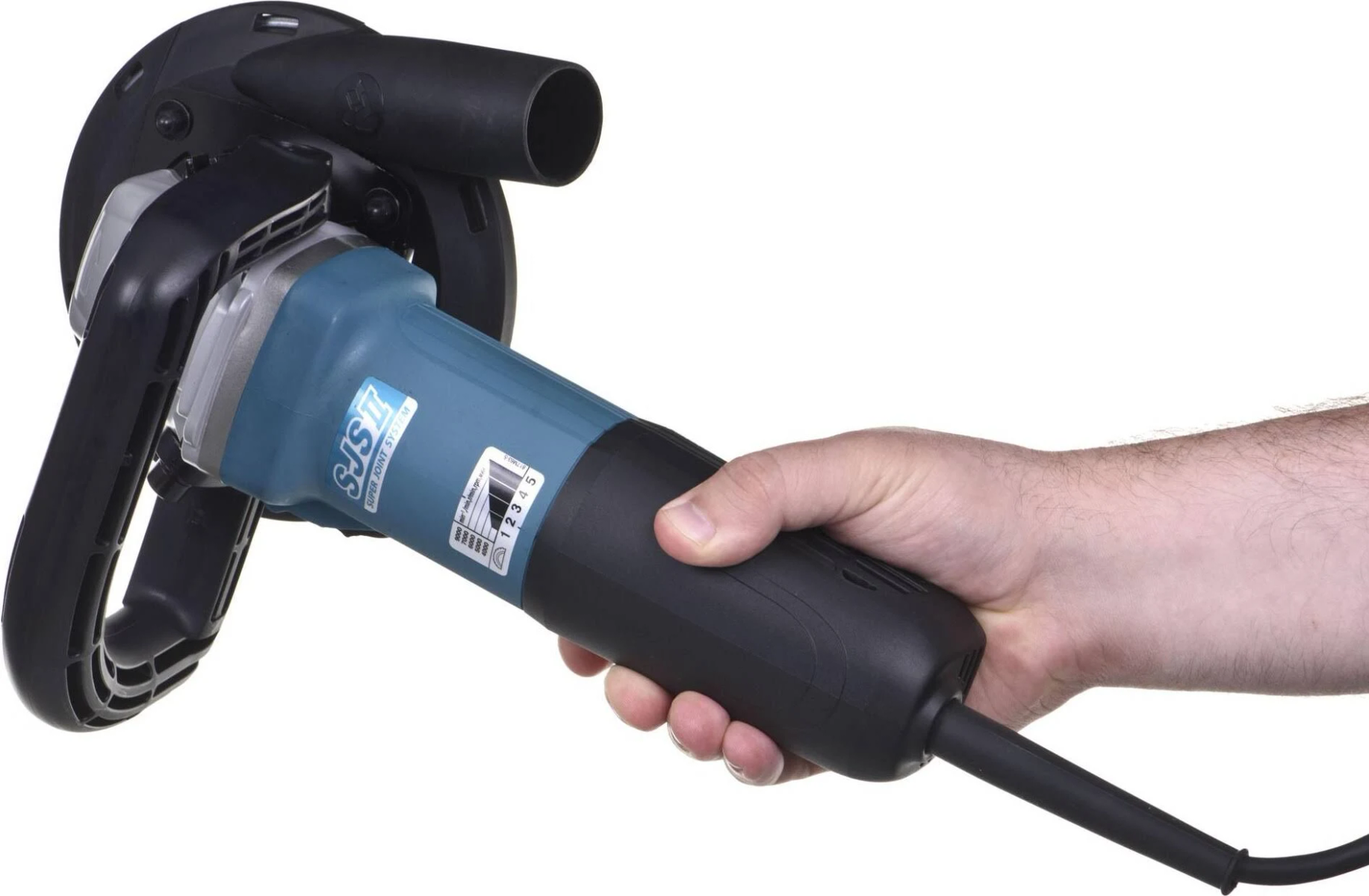 Ręka trzyma szlifierkę kątową z osłoną, turkusową i czarną, na białym tle.