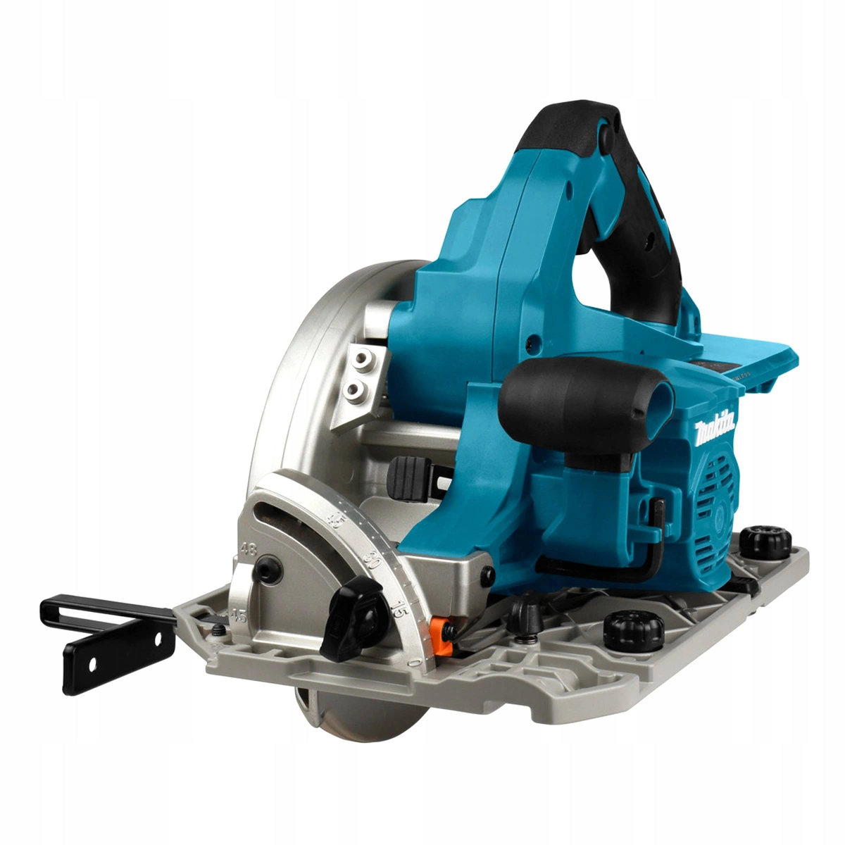Una sierra circular Makita azul y plateada sobre un fondo blanco. Es una herramienta eléctrica.