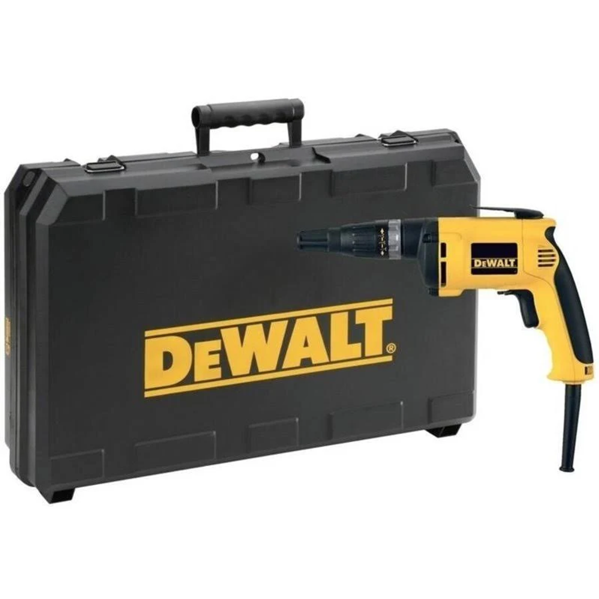 Czarna walizka na narzędzia DeWalt z żółto-czarną wiertarką DeWalt. Wiertarka obok walizki.