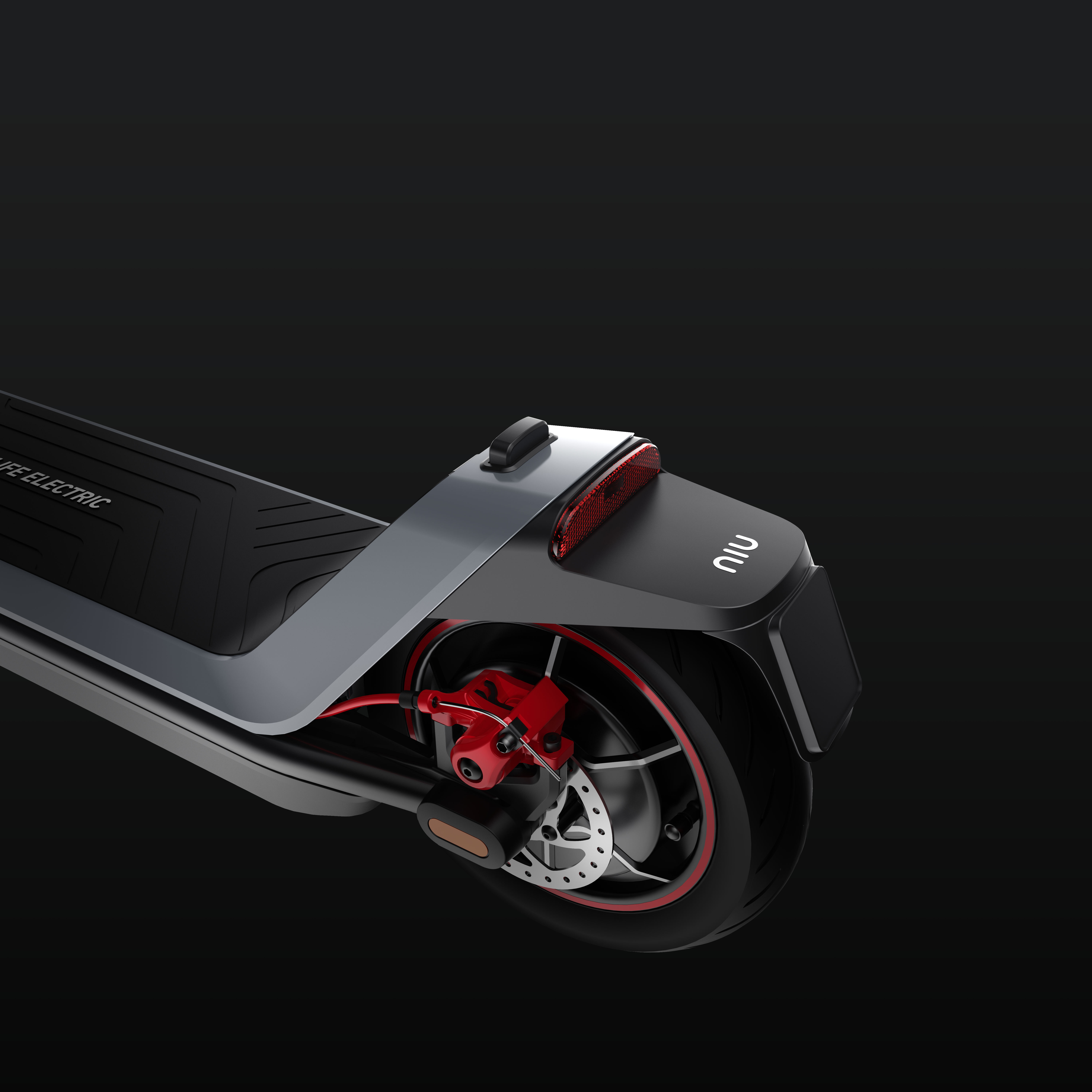 Vista trasera de un patinete eléctrico negro con componentes de freno rojos y un neumático negro con borde rojo.