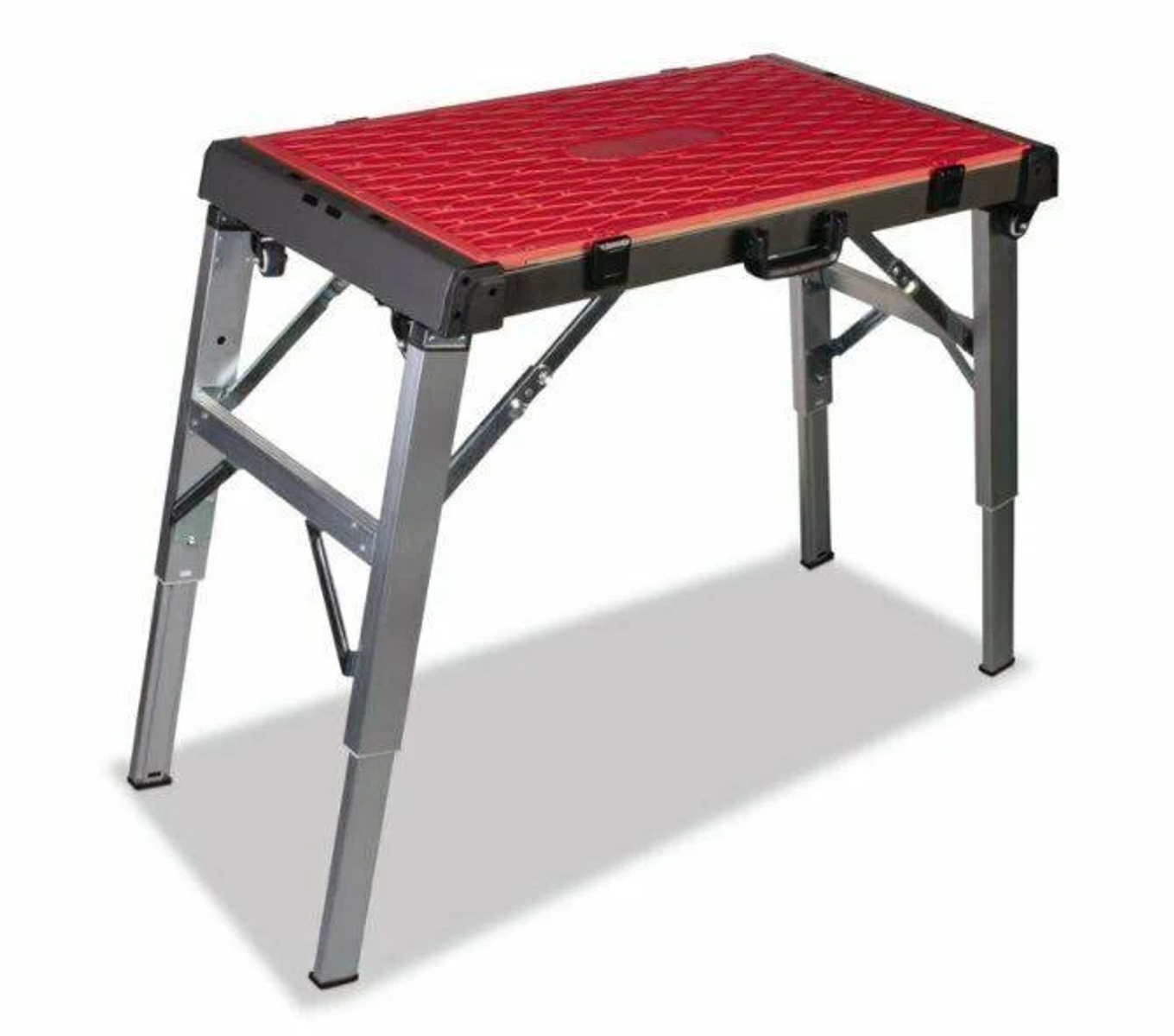 Plataforma de trabajo roja y negra, con asa y patas. La superficie es texturizada.