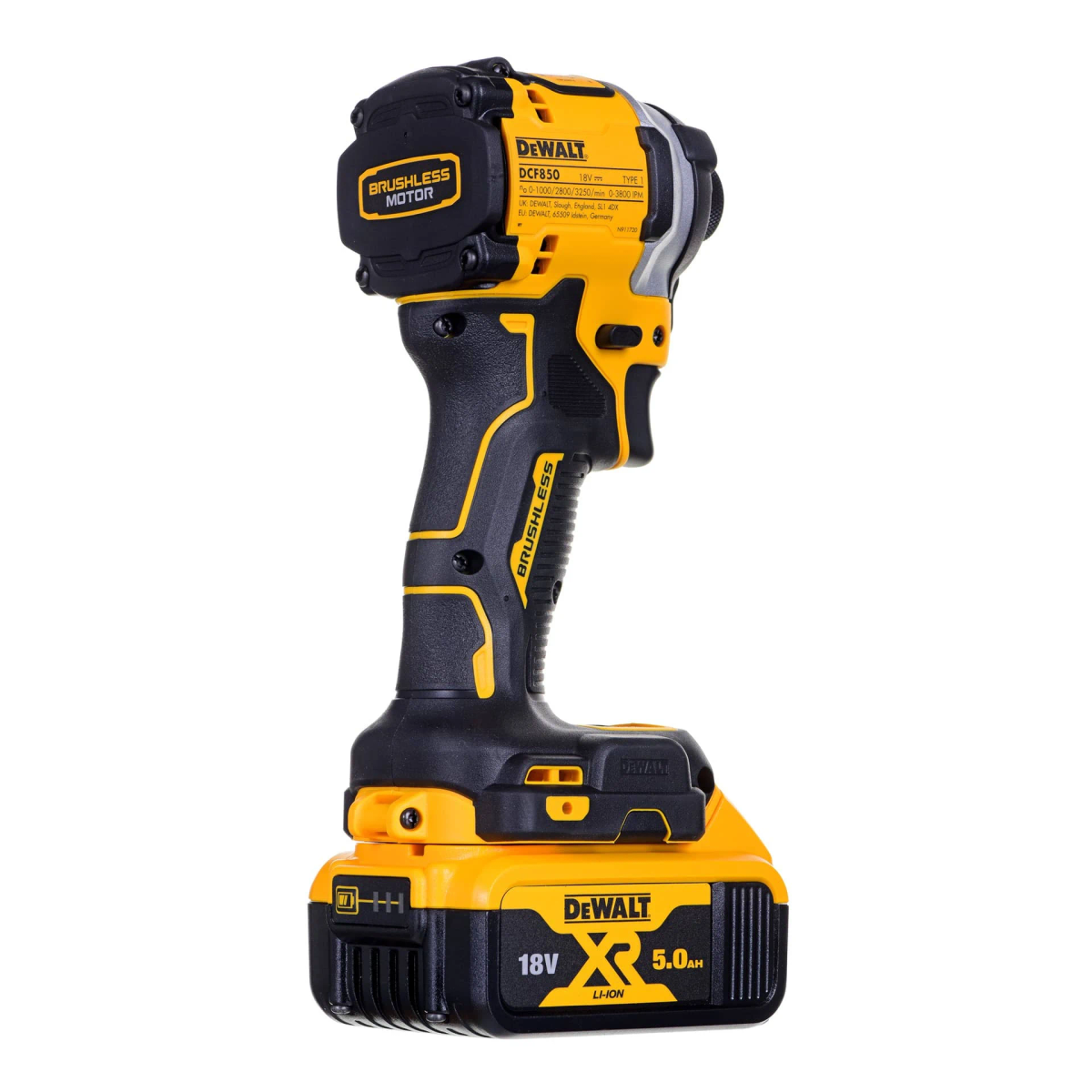 Avvitatore a impulsi DeWalt su sfondo bianco.