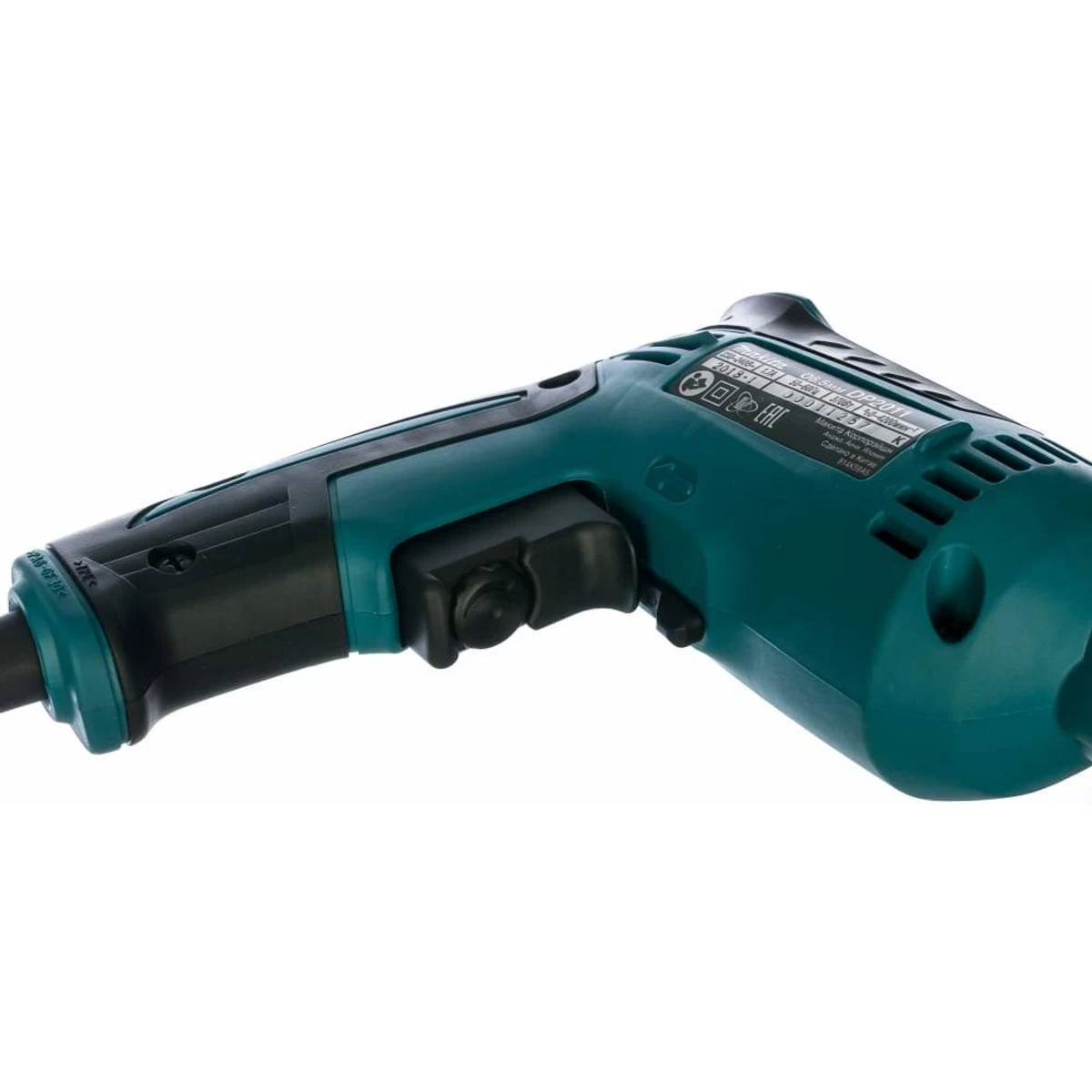 Primo piano di un trapano Makita nero e verde acqua, con grilletto e cavo di alimentazione.