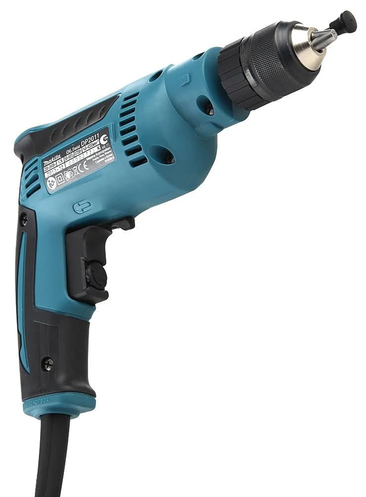 Un trapano elettrico Makita turchese, vista angolata, isolato su bianco.