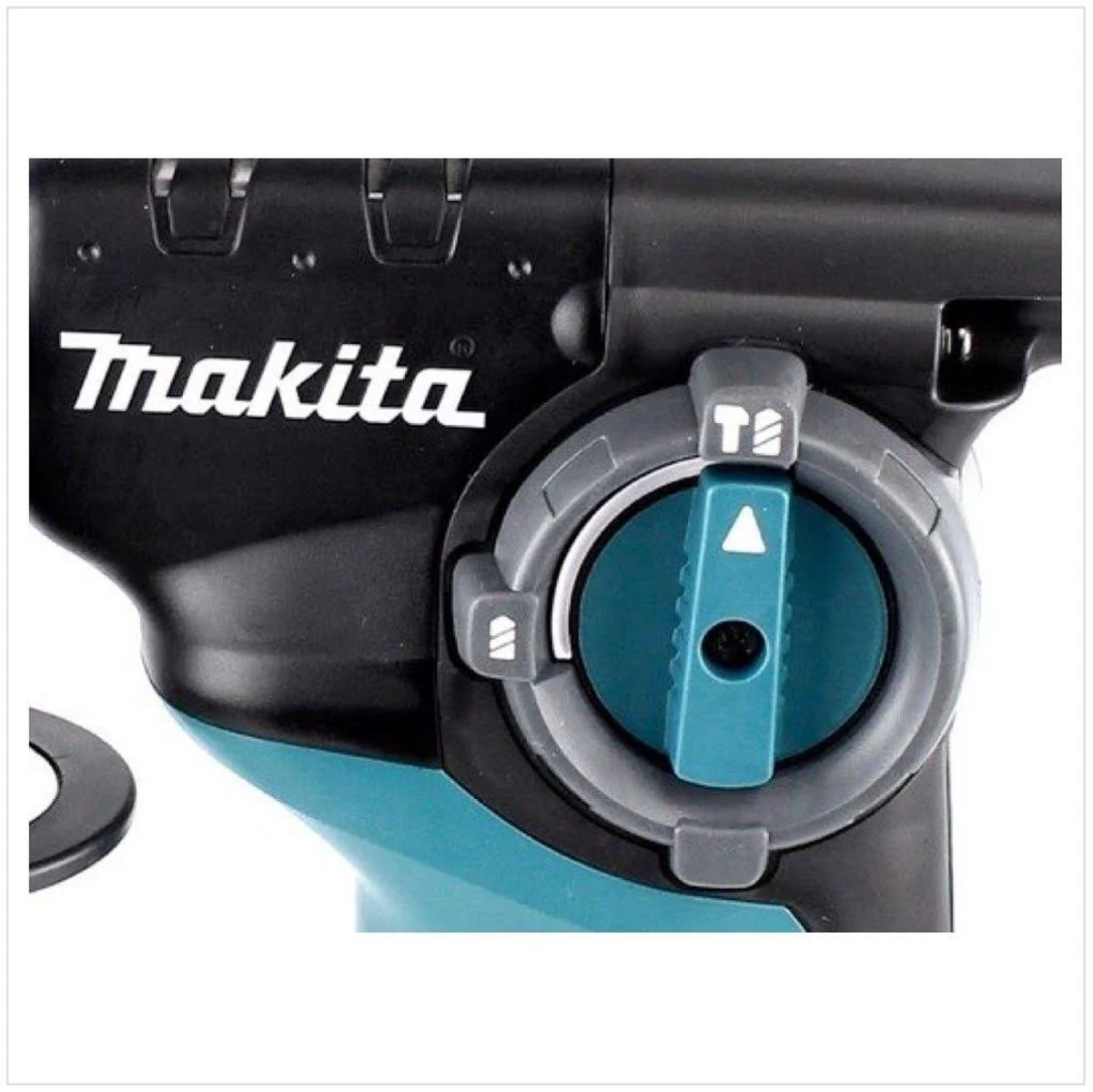 Nahaufnahme eines schwarzen und türkisfarbenen Makita-Bohrers. Der Einstellknopf ist türkis, das Logo sichtbar.