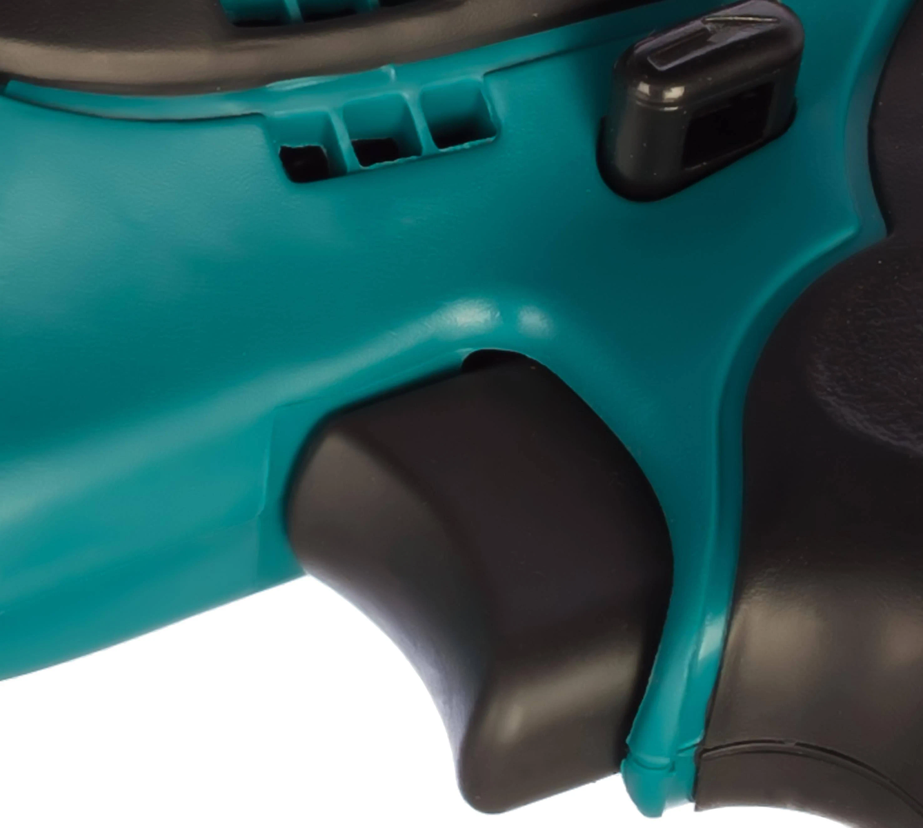 Zbliżenie spustu i uchwytu wiertarki. Turkusowy i czarny. Białe tło.