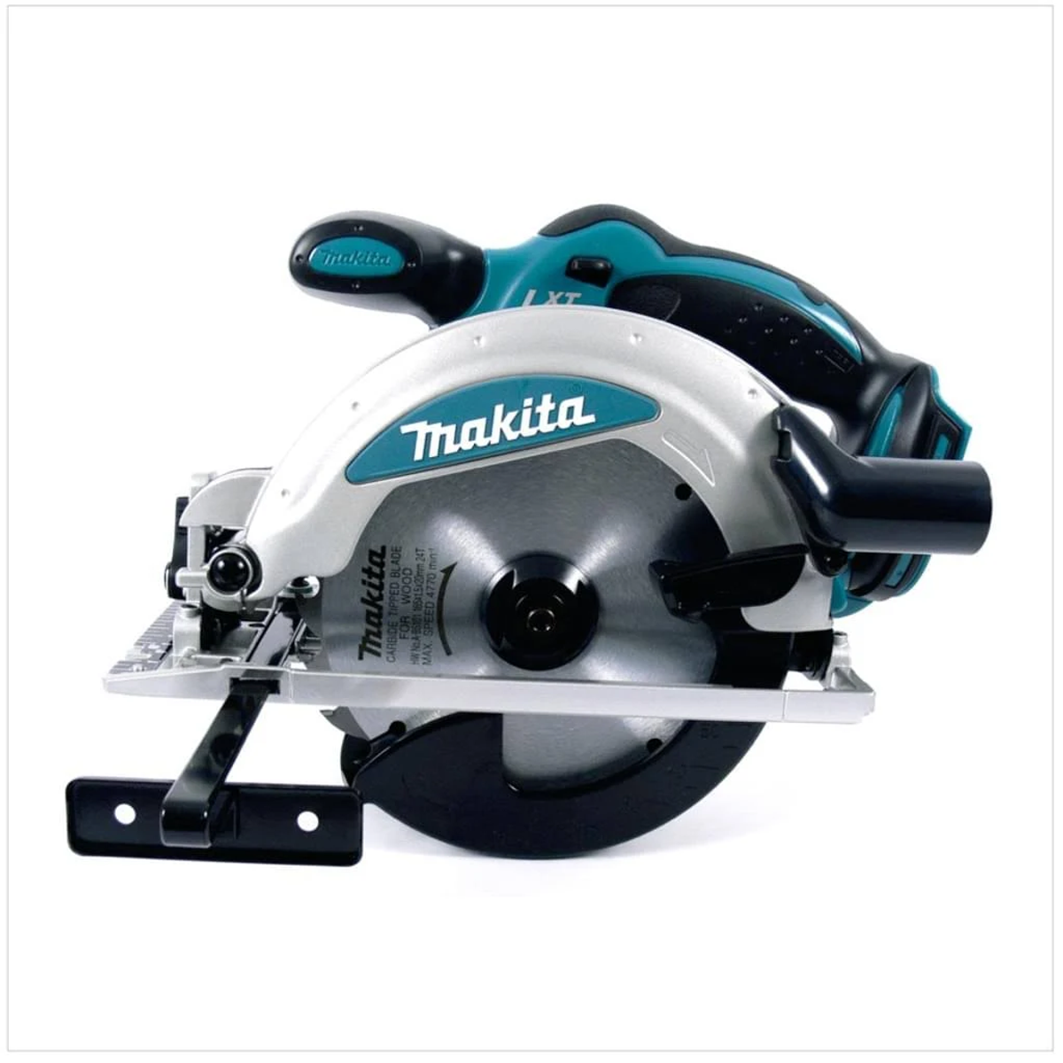 Sierra circular Makita sobre blanco. Turquesa y plata, mango negro.