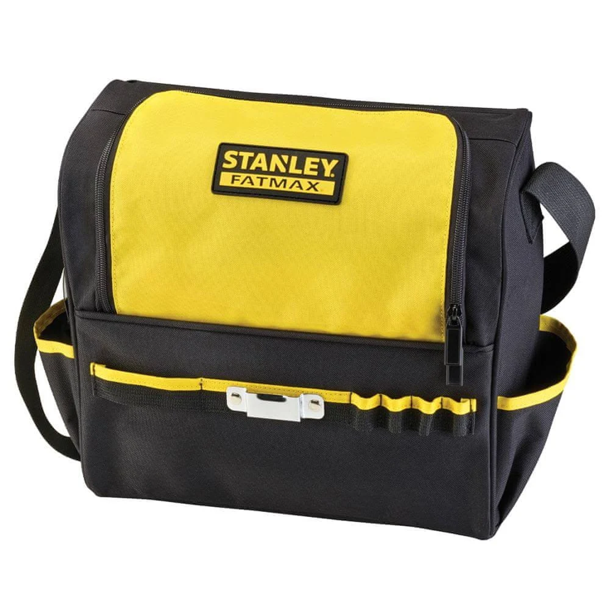Una bolsa de herramientas Stanley Fatmax negra y amarilla se muestra sobre un fondo blanco. Tiene varios bolsillos.