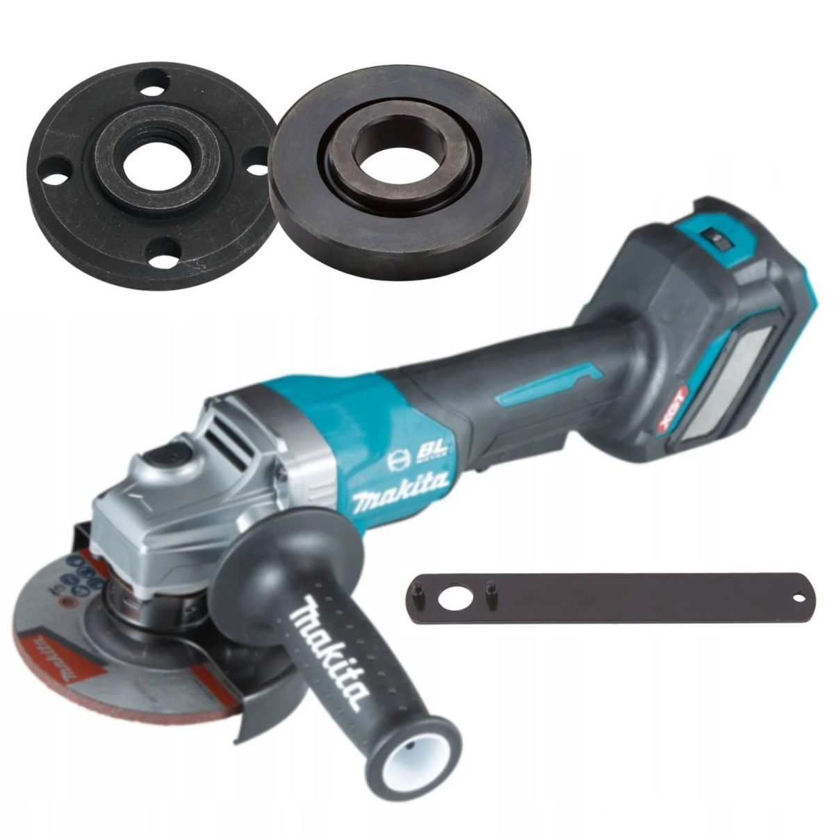 Une meuleuse d'angle avec divers accessoires et un logo de la marque Makita. Les outils sont sur fond blanc.