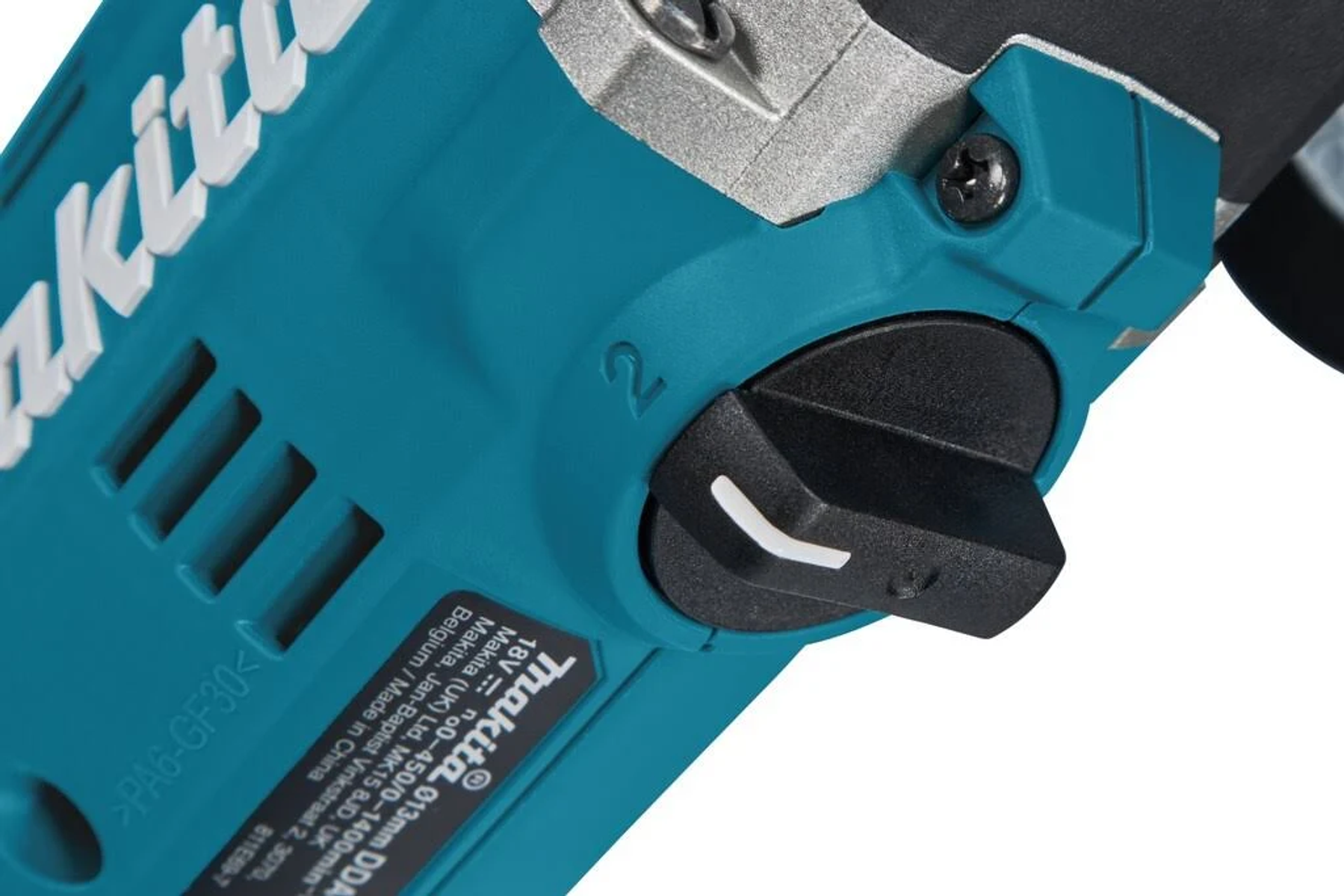 Primer plano del dial de velocidad de una amoladora angular Makita, mostrando el número '2'.