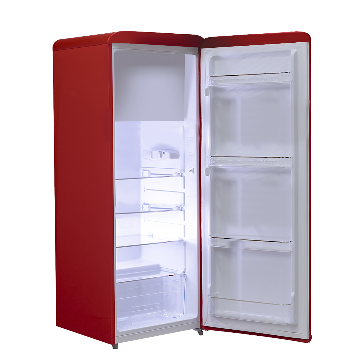 Frigorifero rosso con porta aperta, mostrando l'interno con ripiani e scomparti, sfondo bianco.