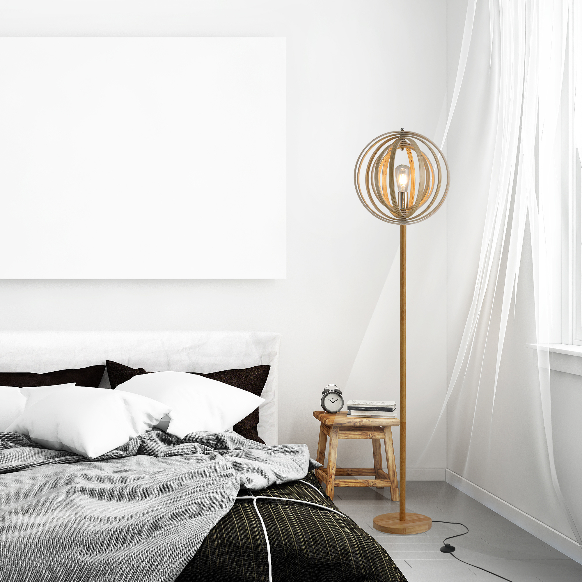 Una lampada da terra in legno con un paralume a forma di globo, accanto a un letto.